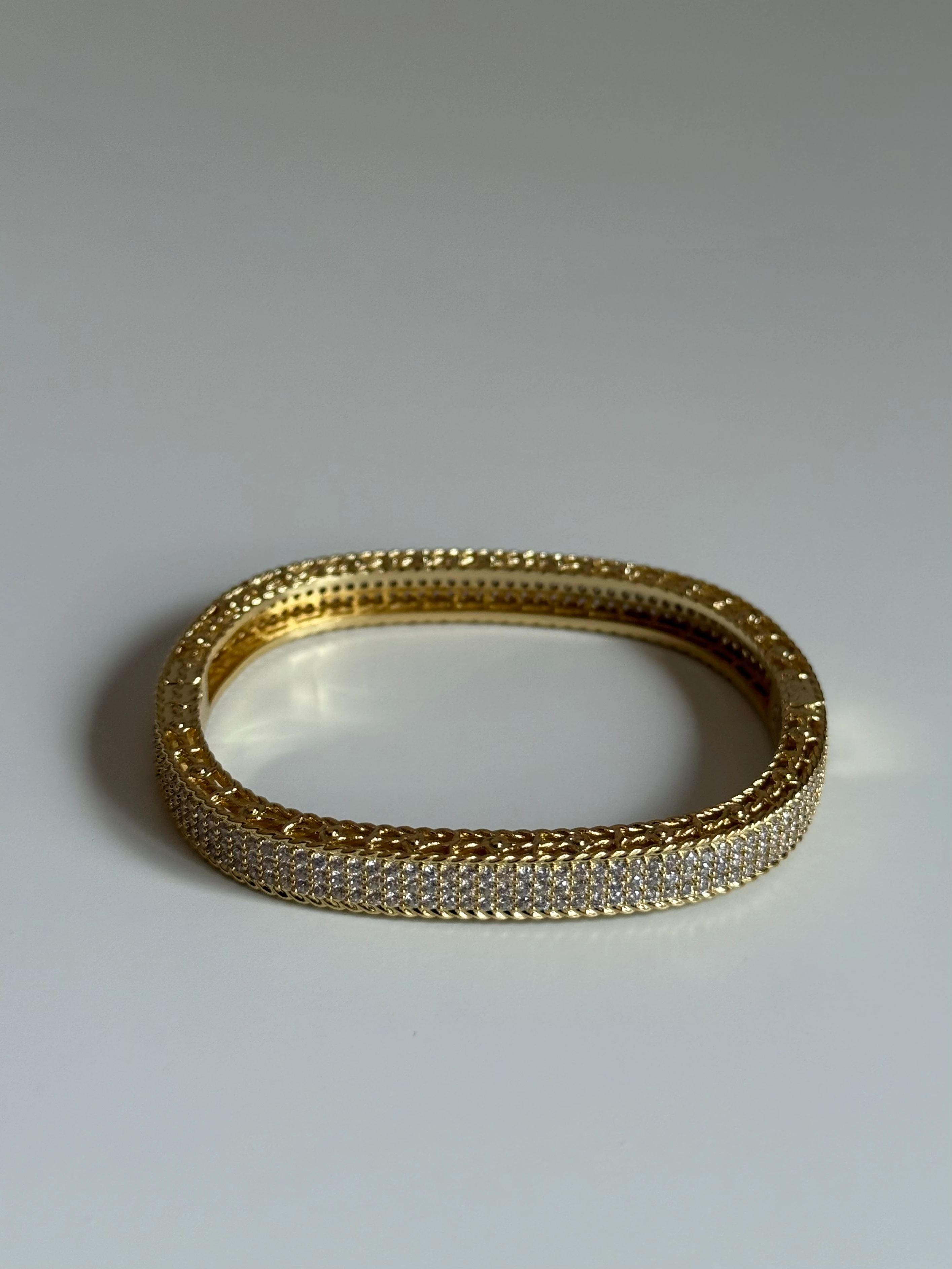 Zirkon Taşlı Kelepçe Bileklik