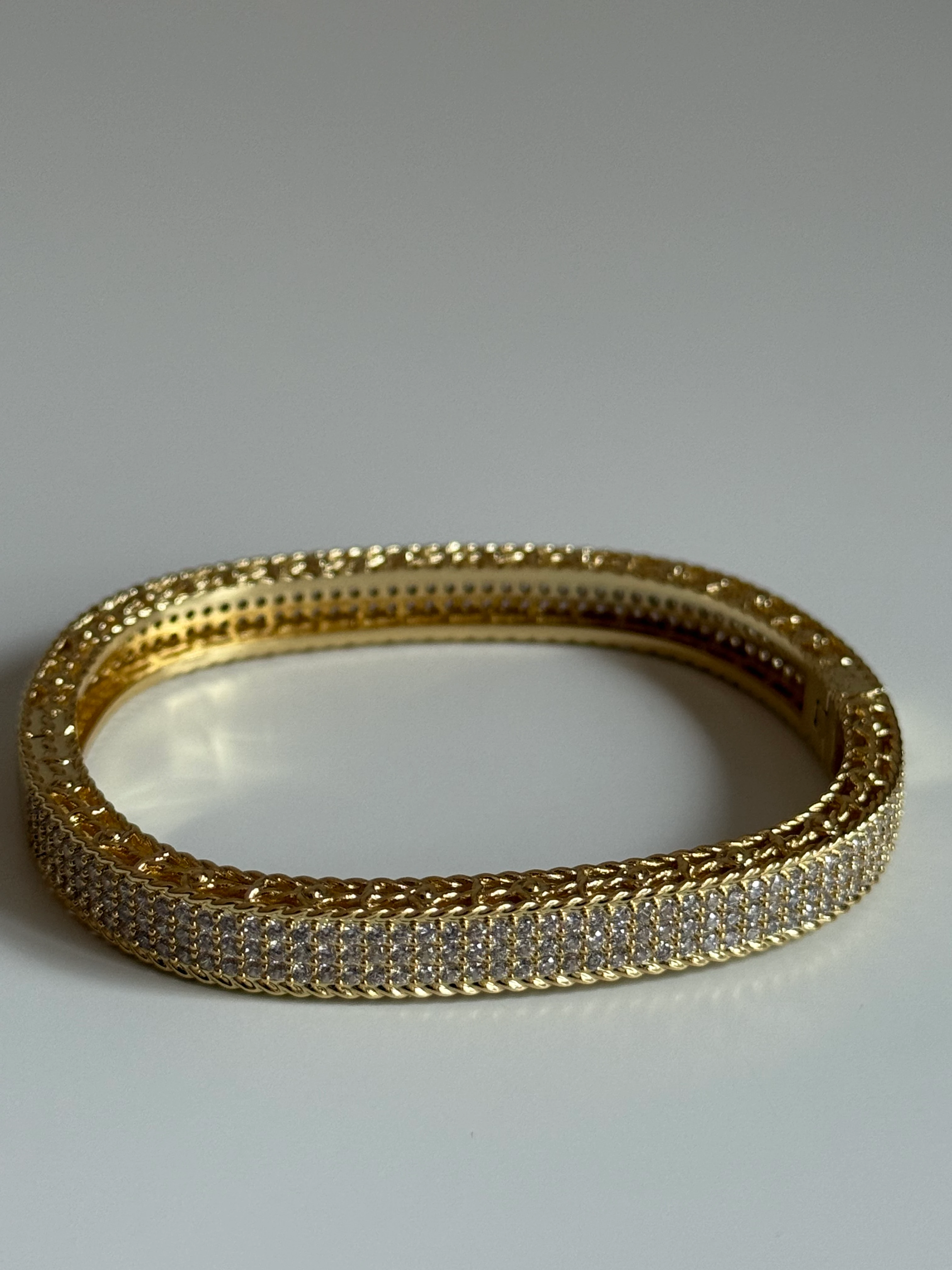 Zirkon Taşlı Kelepçe Bileklik