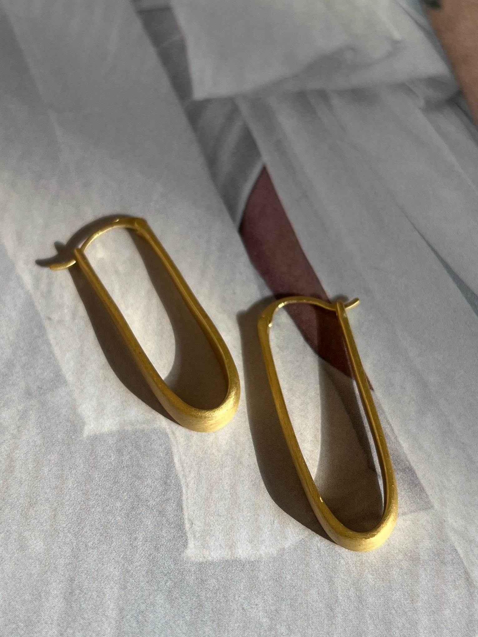 Mat Gold Rengi Oval Model Kadın Küpe