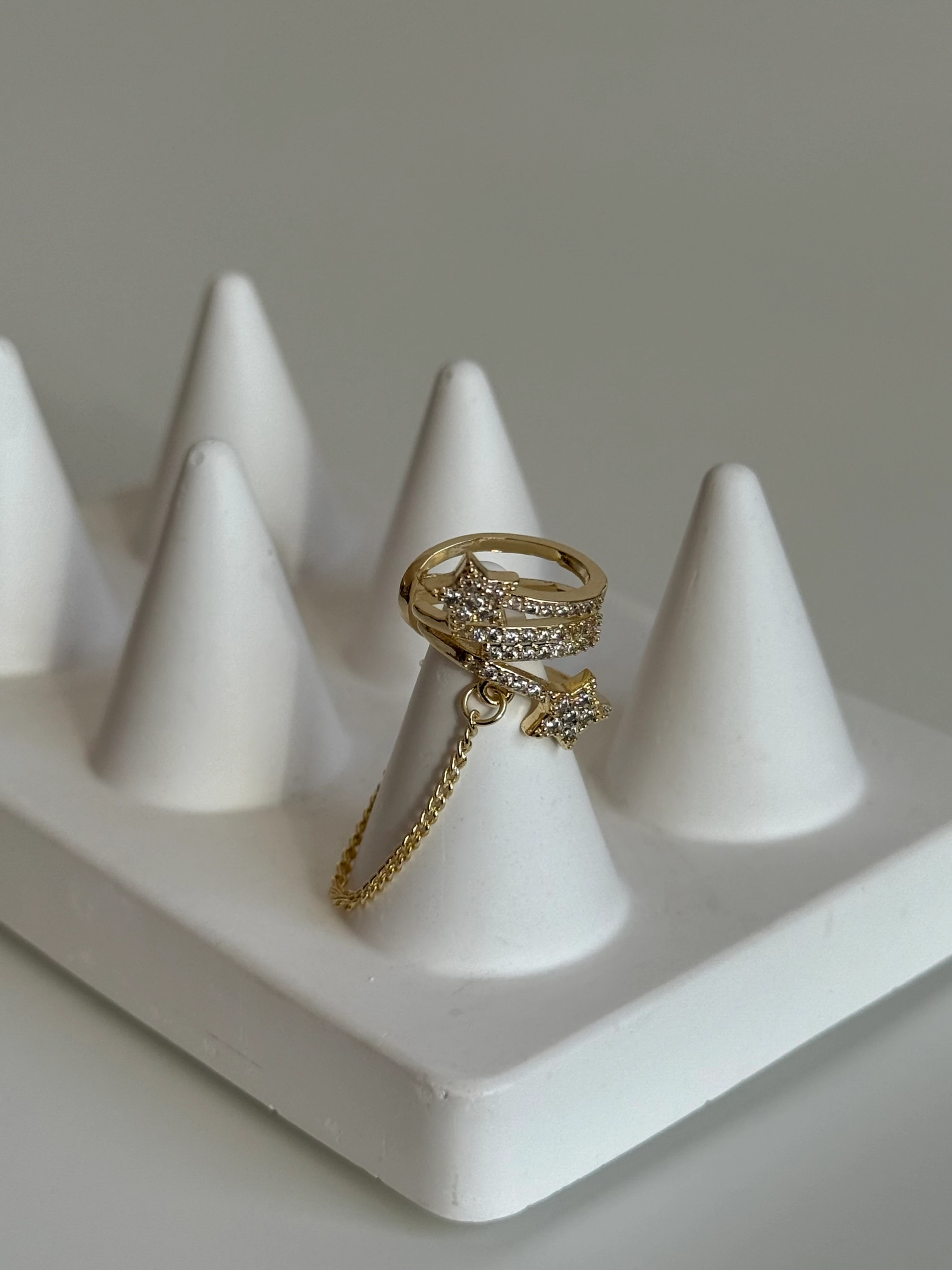 Gold Rengi Dört Sıra Yıldız Detaylı Kadın Kıkırdak Küpe