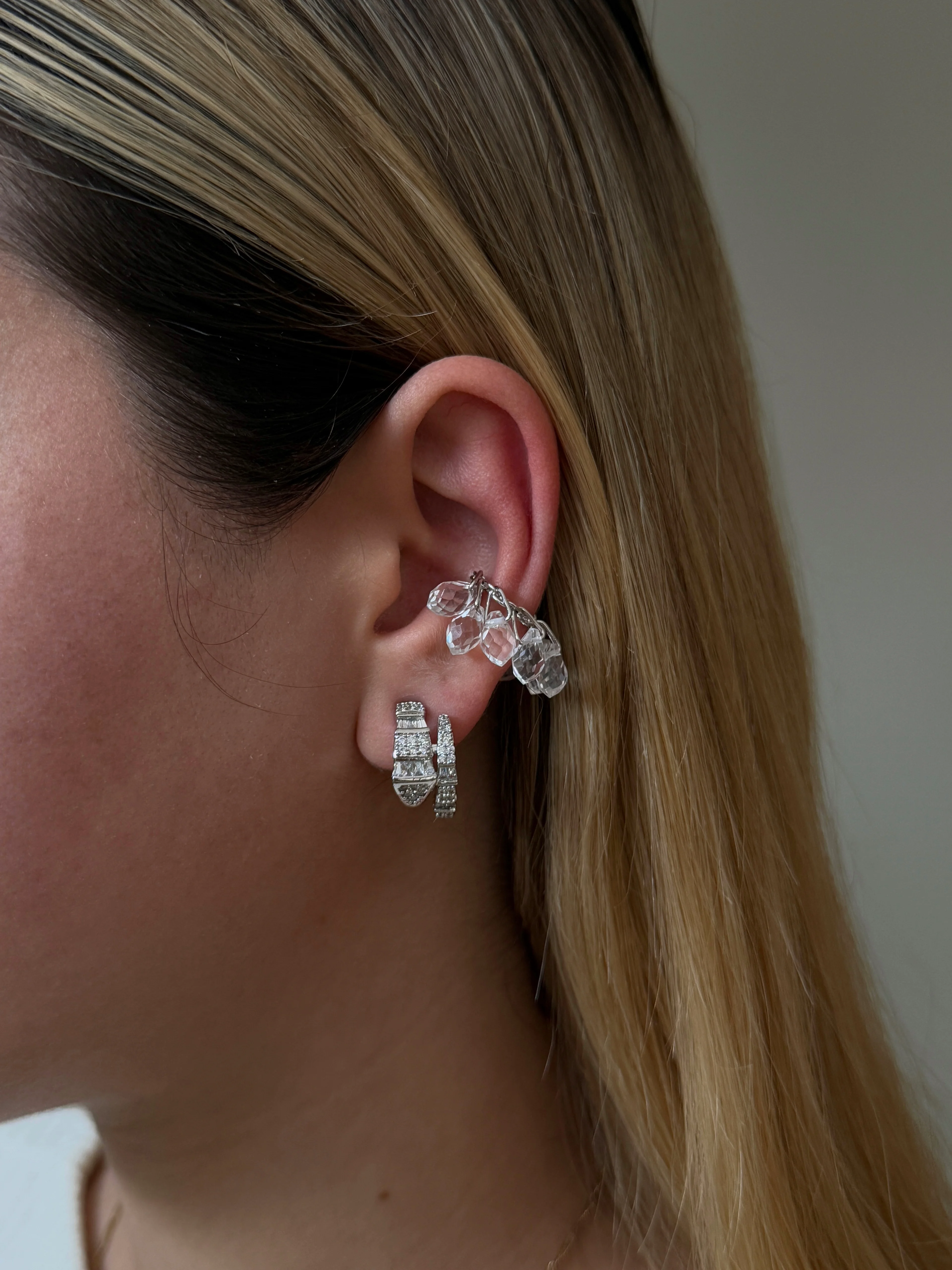 Zirkon Taşlı Yılan Figürlü Kadın Küpe