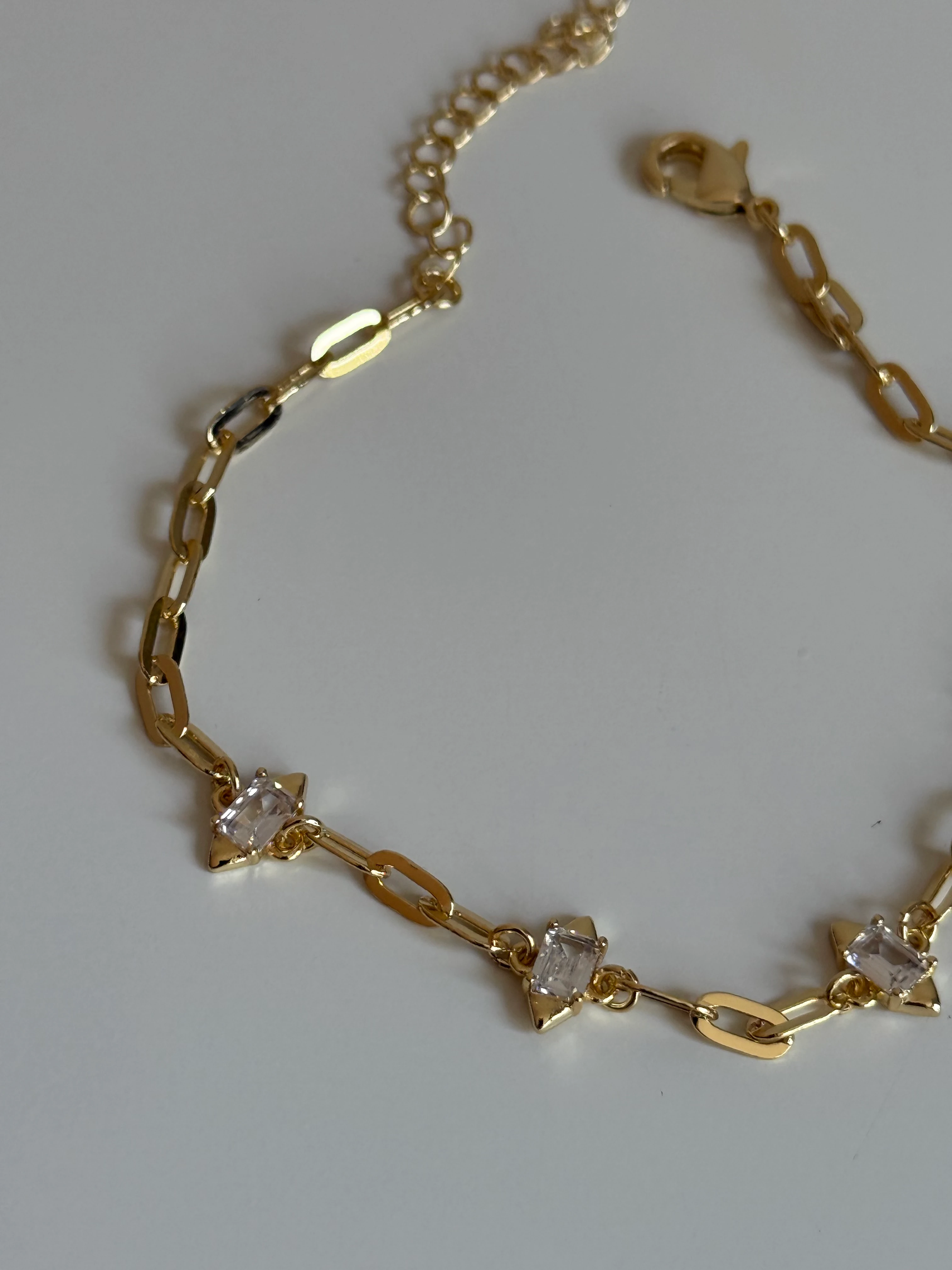 Gold Rengi Dikdörtgen Taşlı Kadın Bileklik