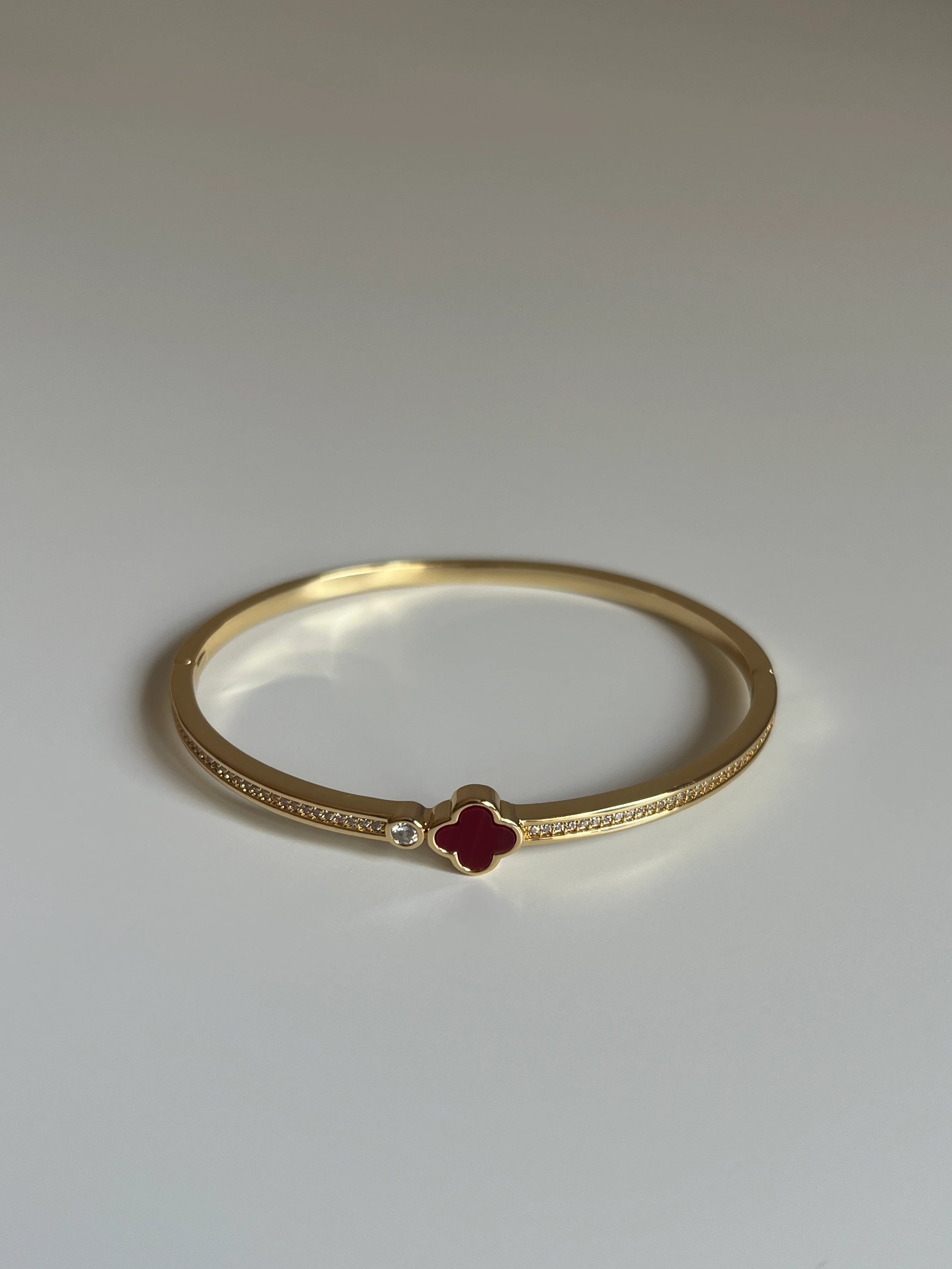 Gold Rengi Yonca Model Kelepçe Bileklik