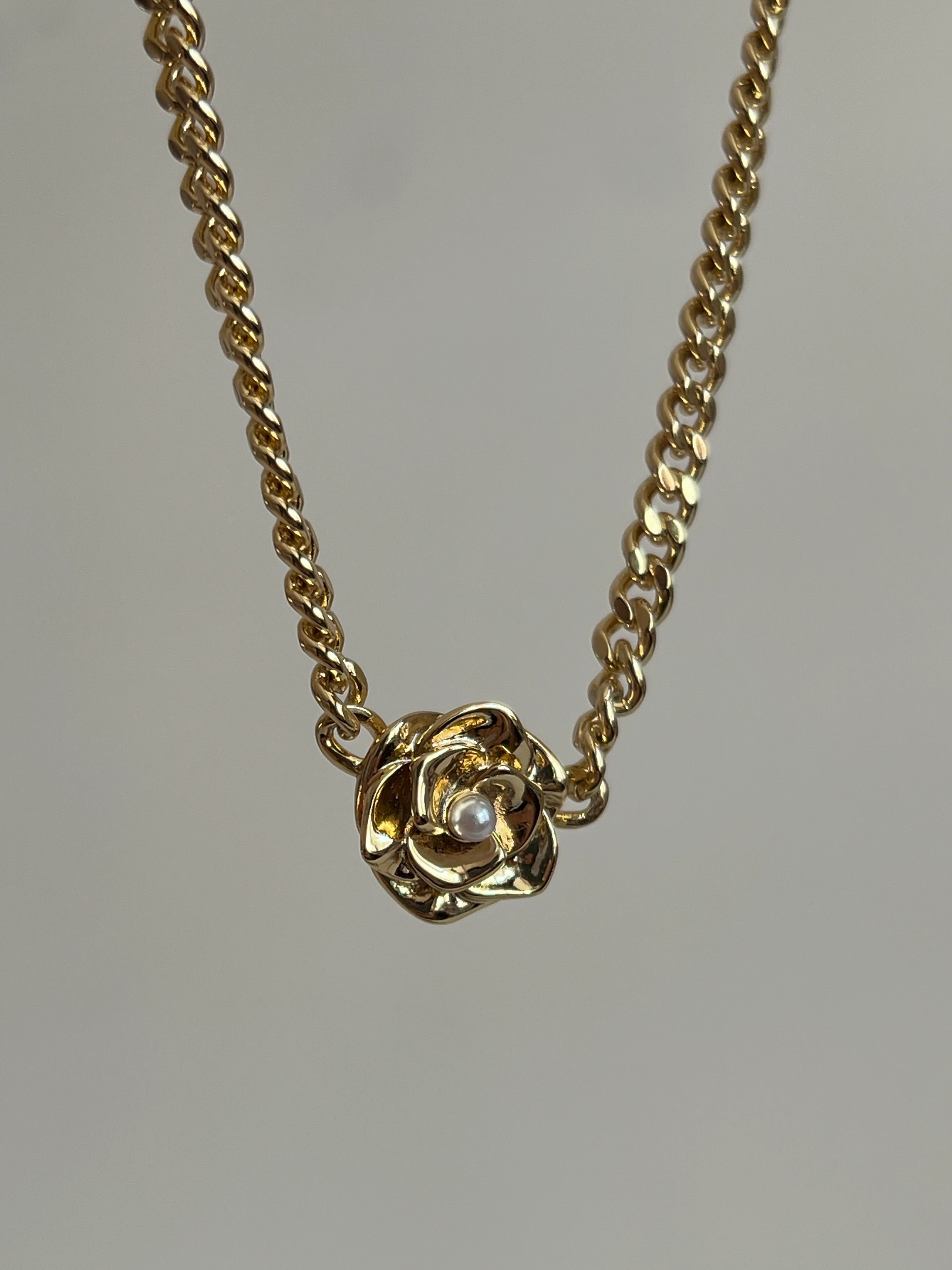 Gold Rengi İnci Detay Çiçek Model Xupıng Kadın Kolye