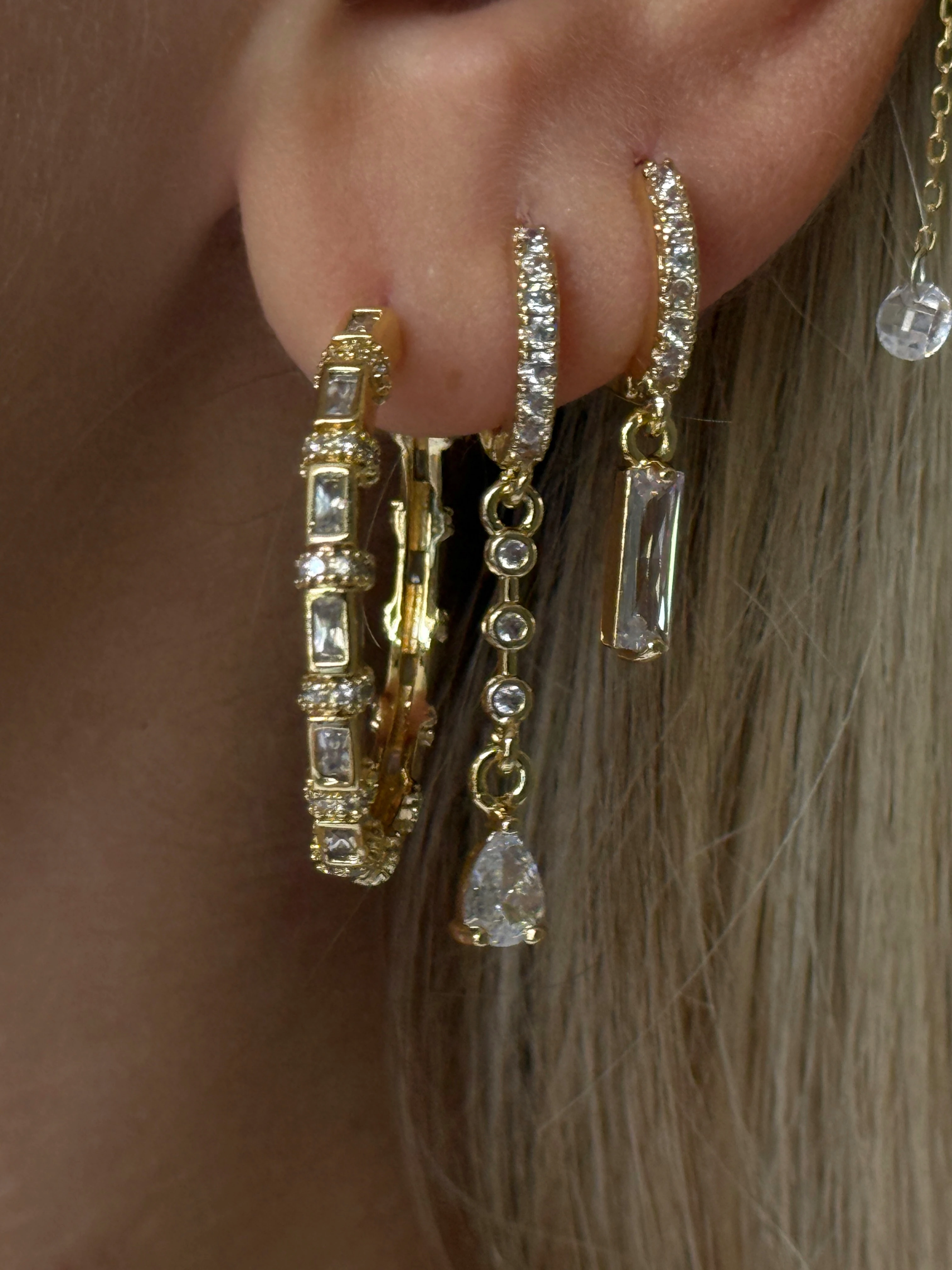 Baget Taş Detaylı Halka Kadın Küpe