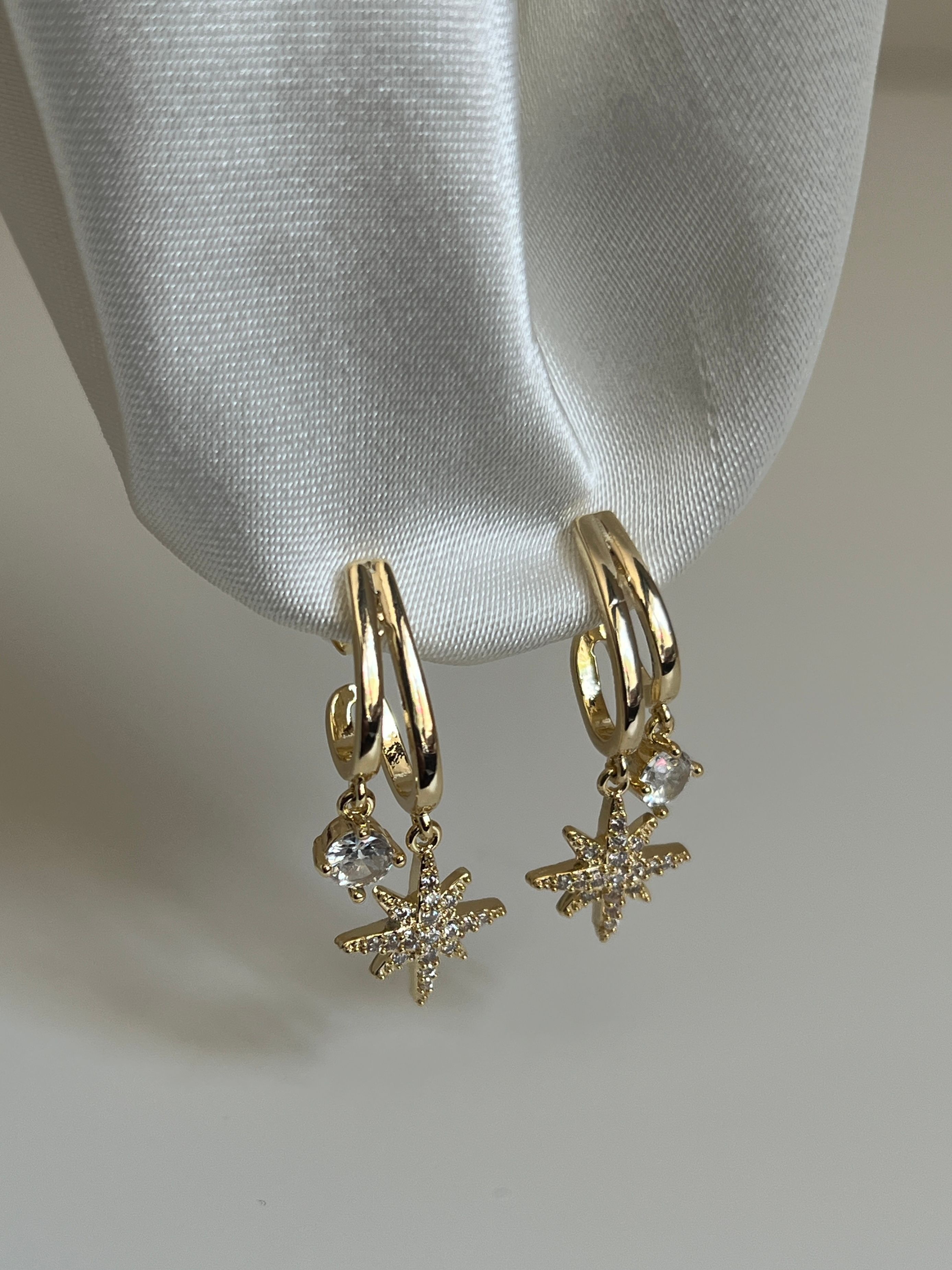 Gold Rengi Zirkon Taşlı Kutup Yıldızı Sallantılı İki Sıra Kadın Küpe