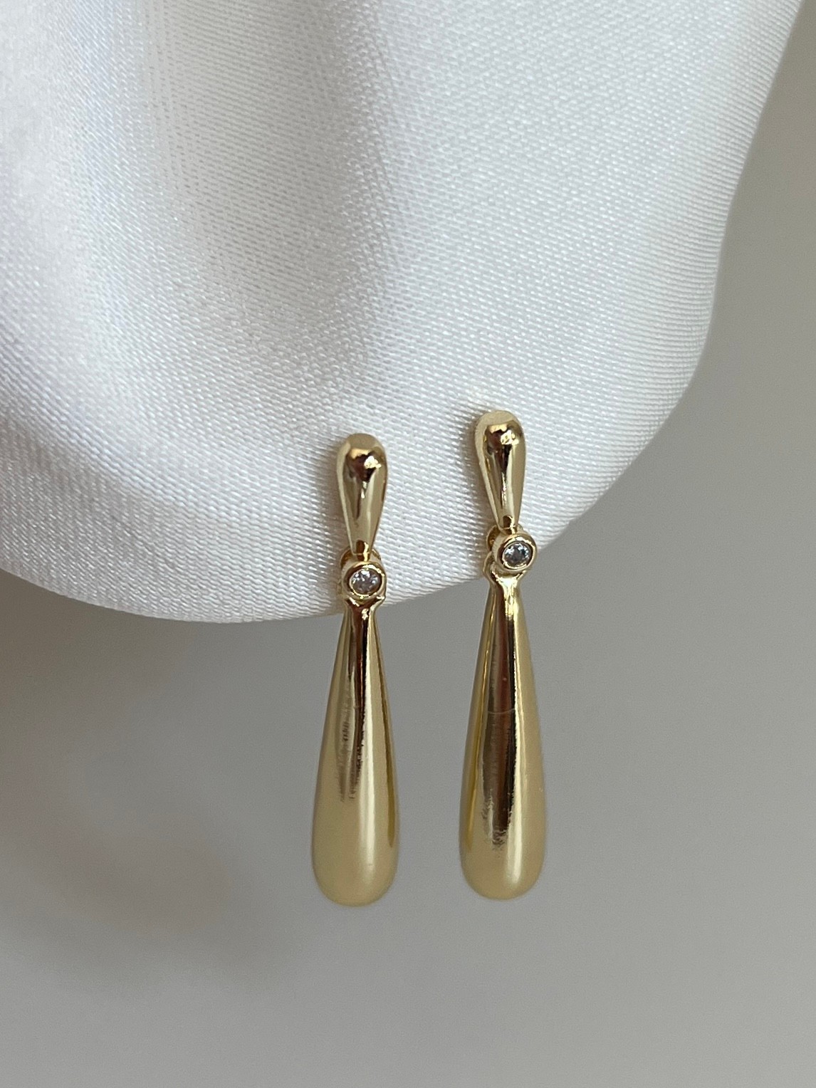 Gold Rengi Sallantılı Kadın Küpe