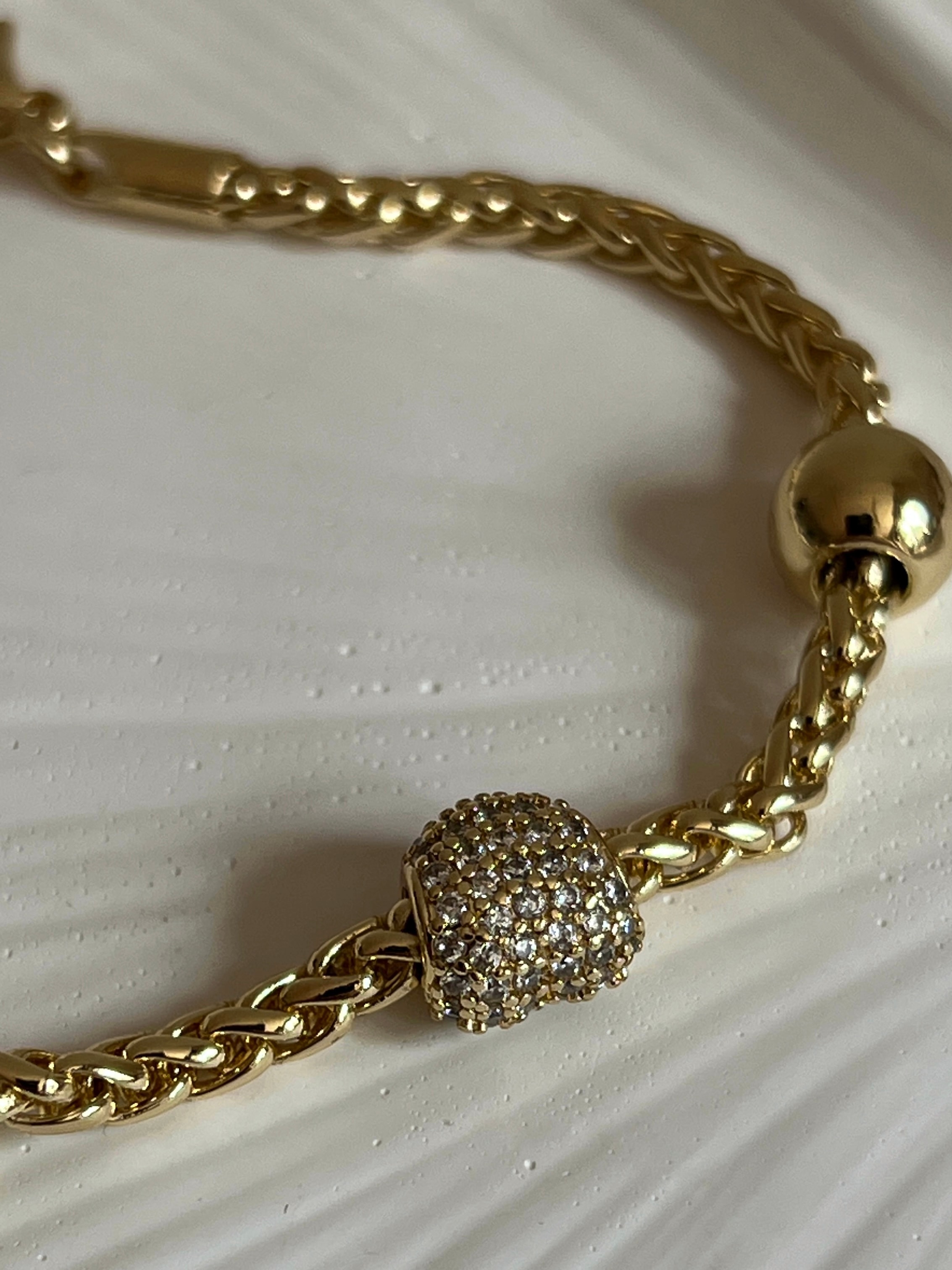 Gold Rengi Zirkon Taşlı Yuvarlak Model Kadın Bileklik