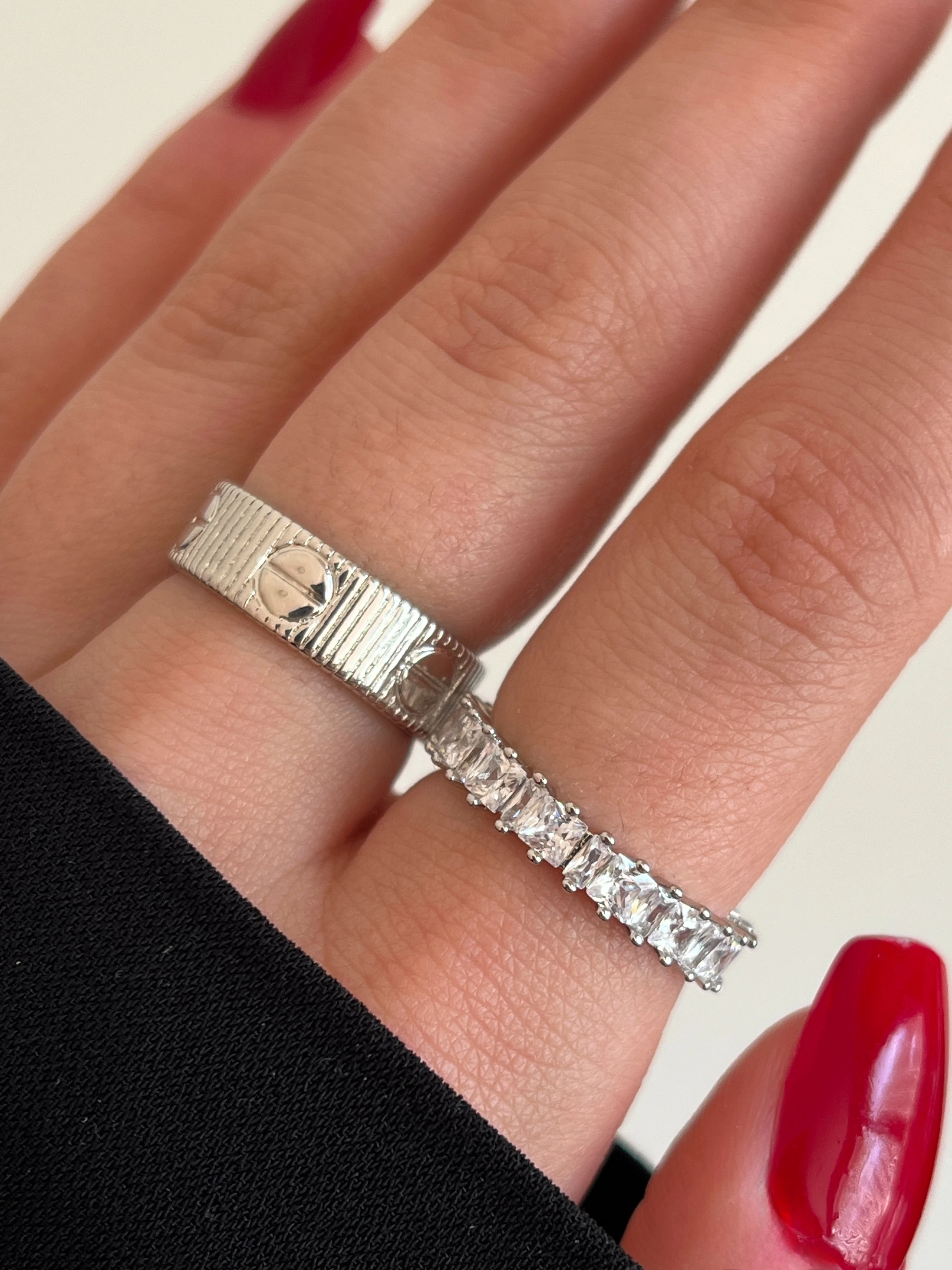 Baget Ve Kare Taşlı Kadın Yüzük