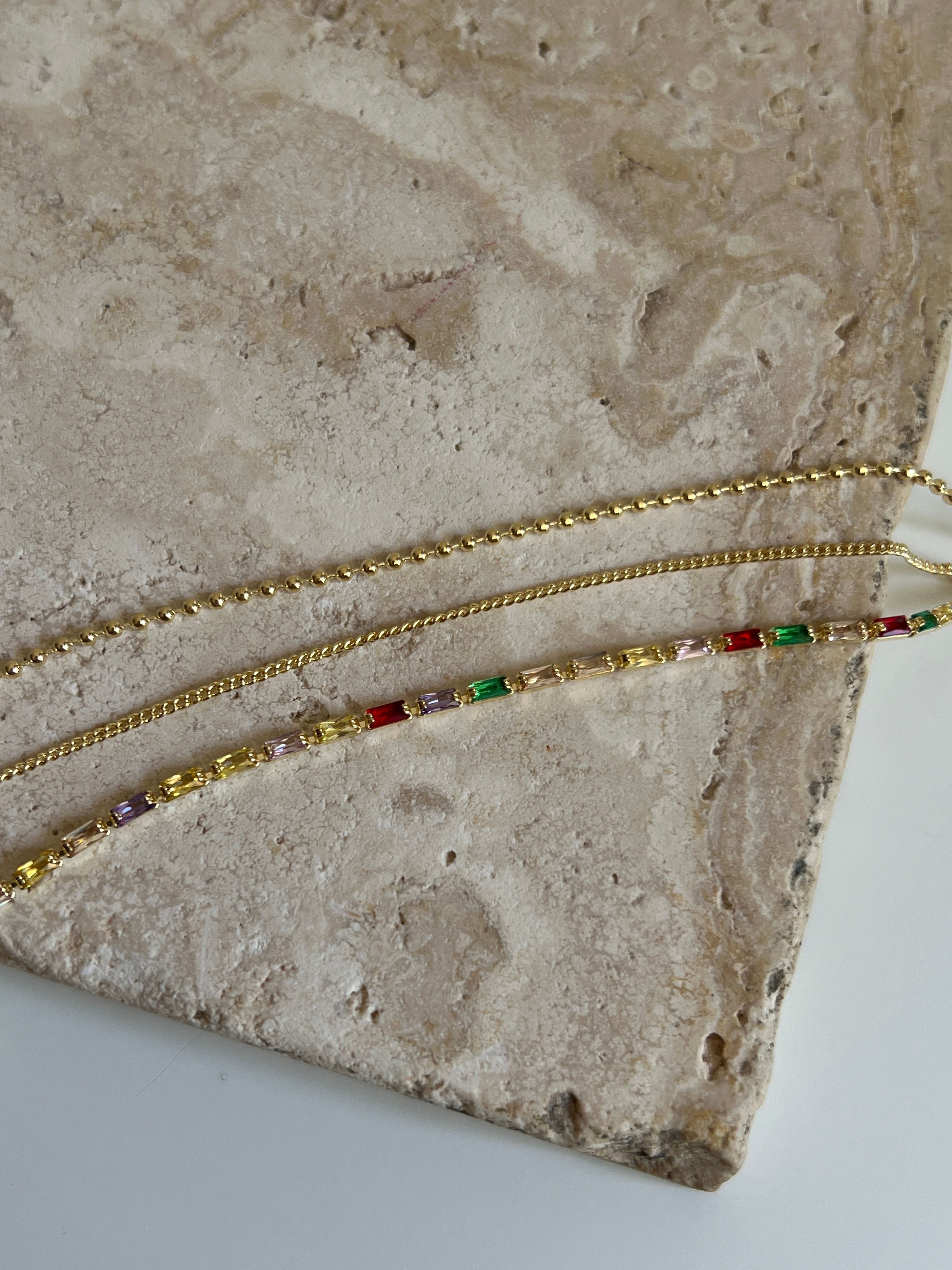 Gold Rengi Renkli Baget Zirkon Taşlı Üç Sıra Kadın Bileklik