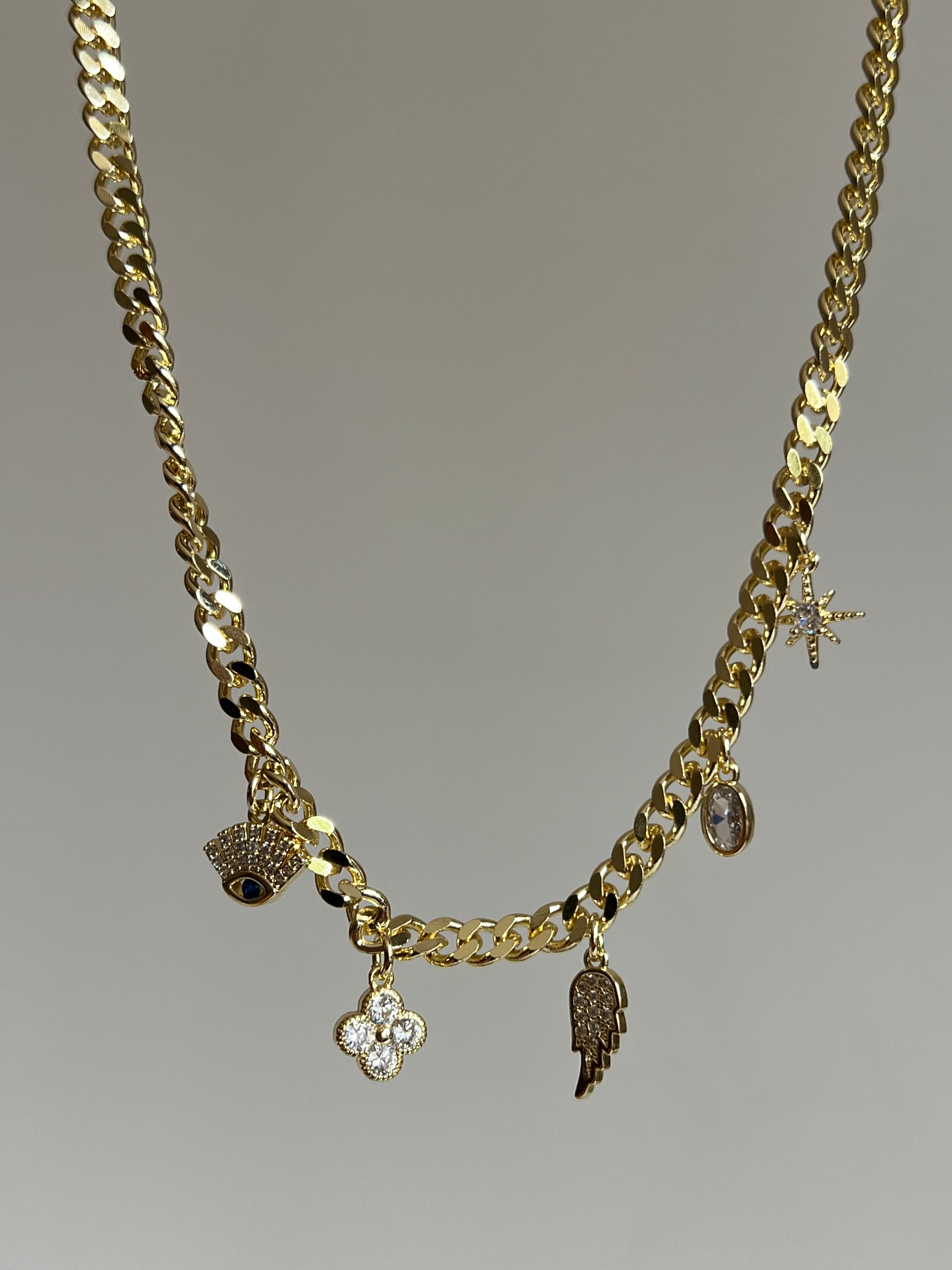 Gold Rengi Zirkon Taş Detaylı Charm Kadın Kolye