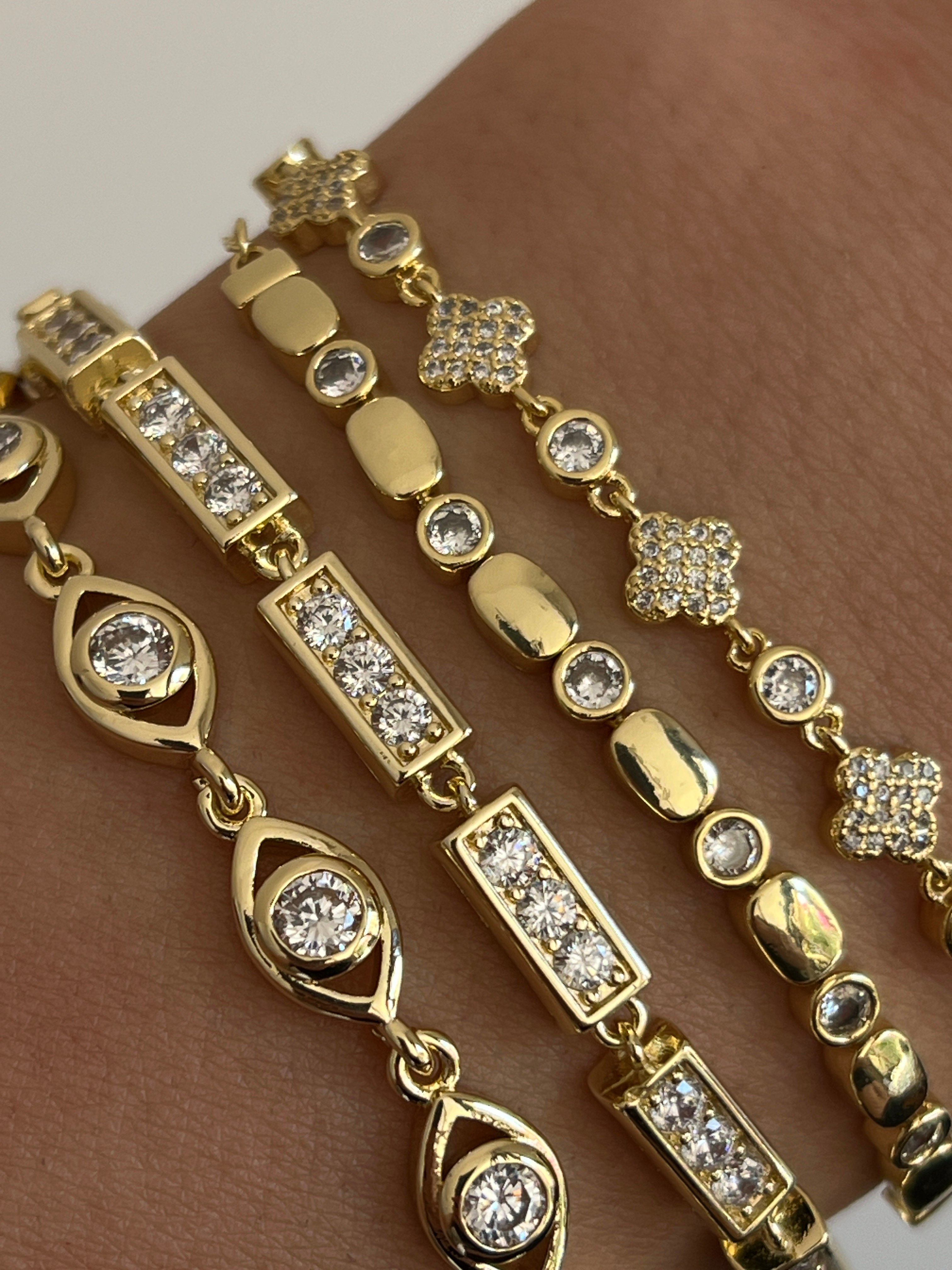 Gold Rengi Zirkon Taşlı Sıralı Dikdörtgen Model Kadın Bileklik