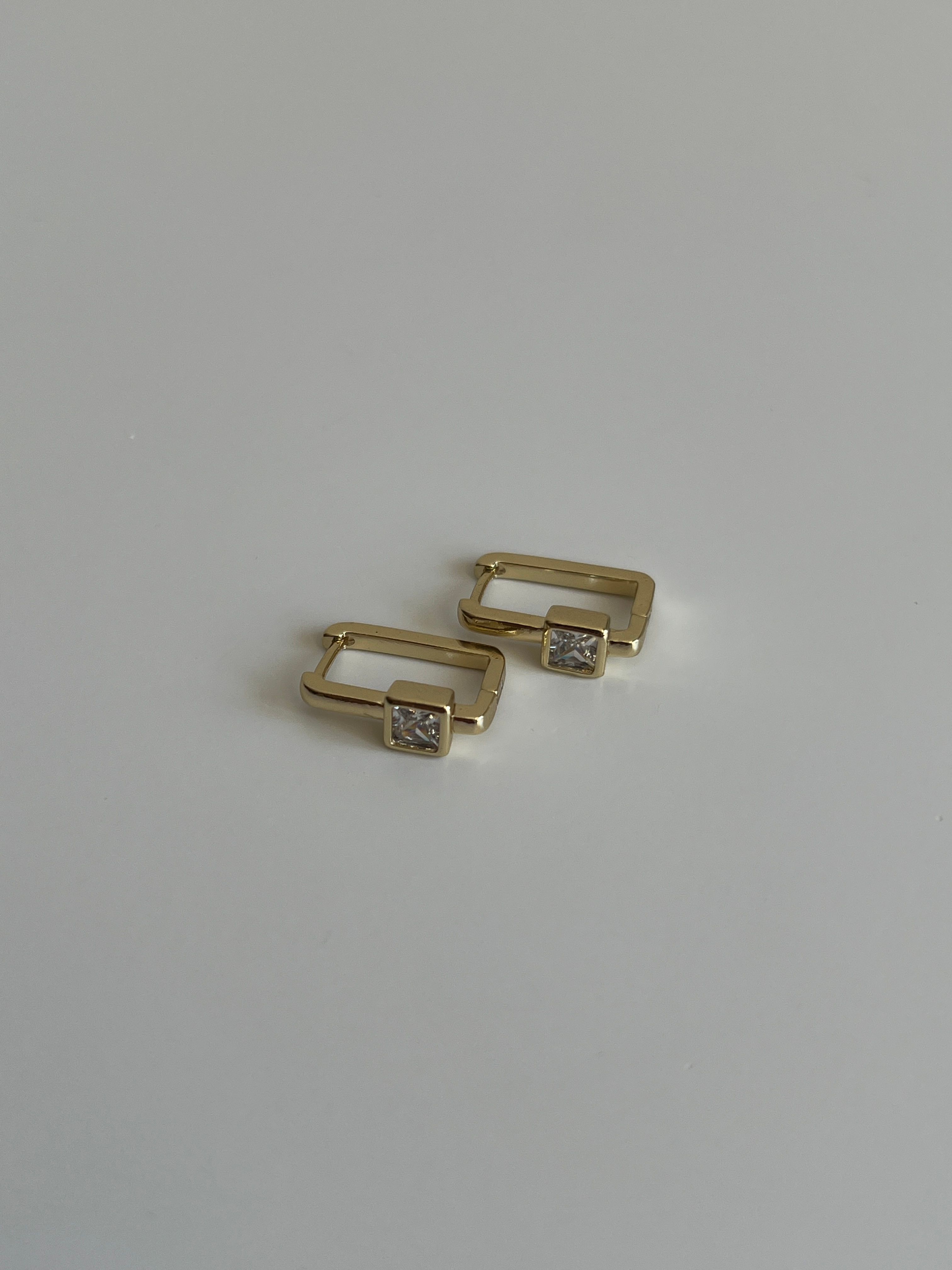 Gold Rengi Tek Kare Zirkon Taşlı Xupıng Kadın Küpe