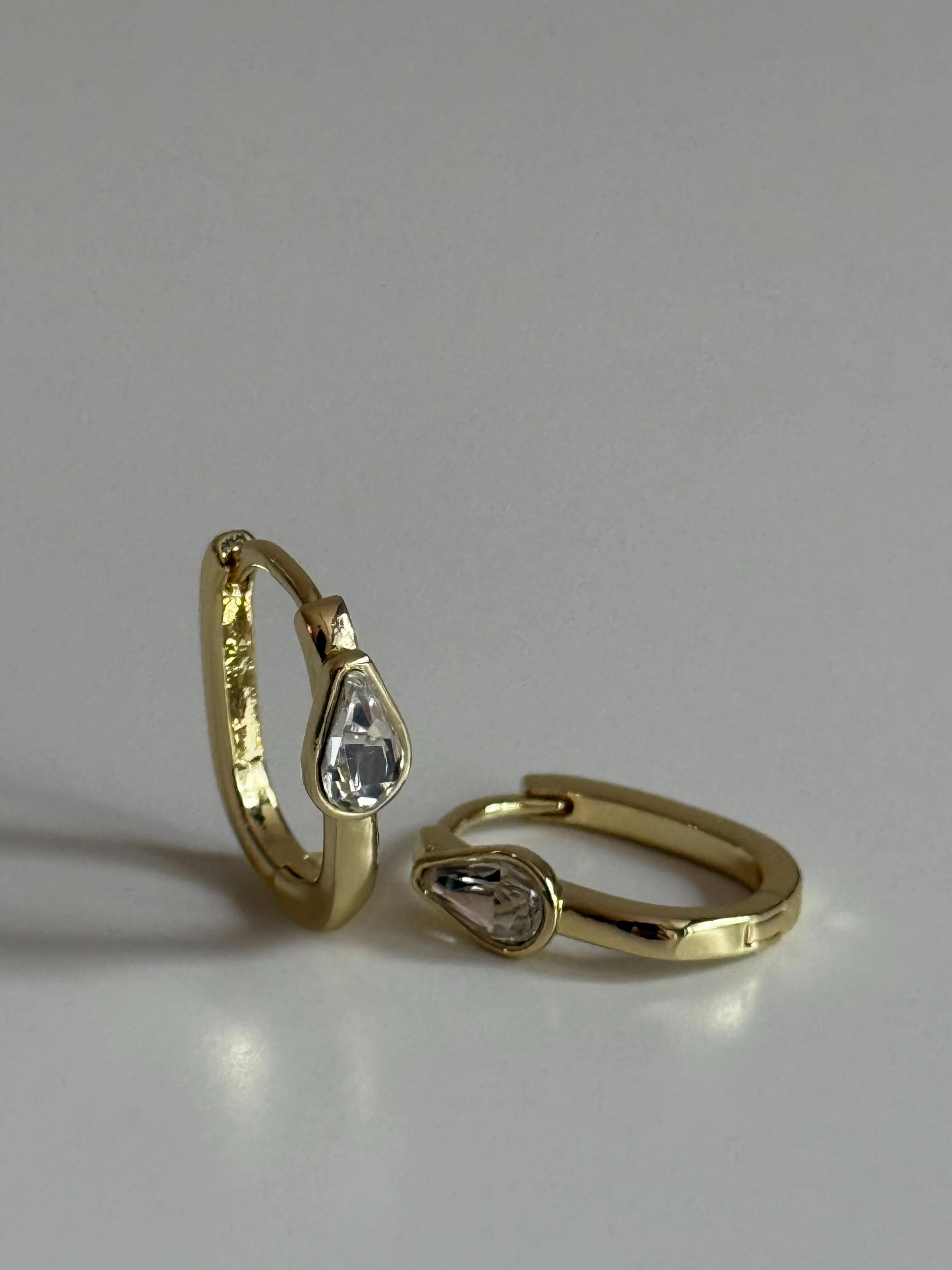 Gold Rengi Damla Taş Detaylı Kadın Küpe