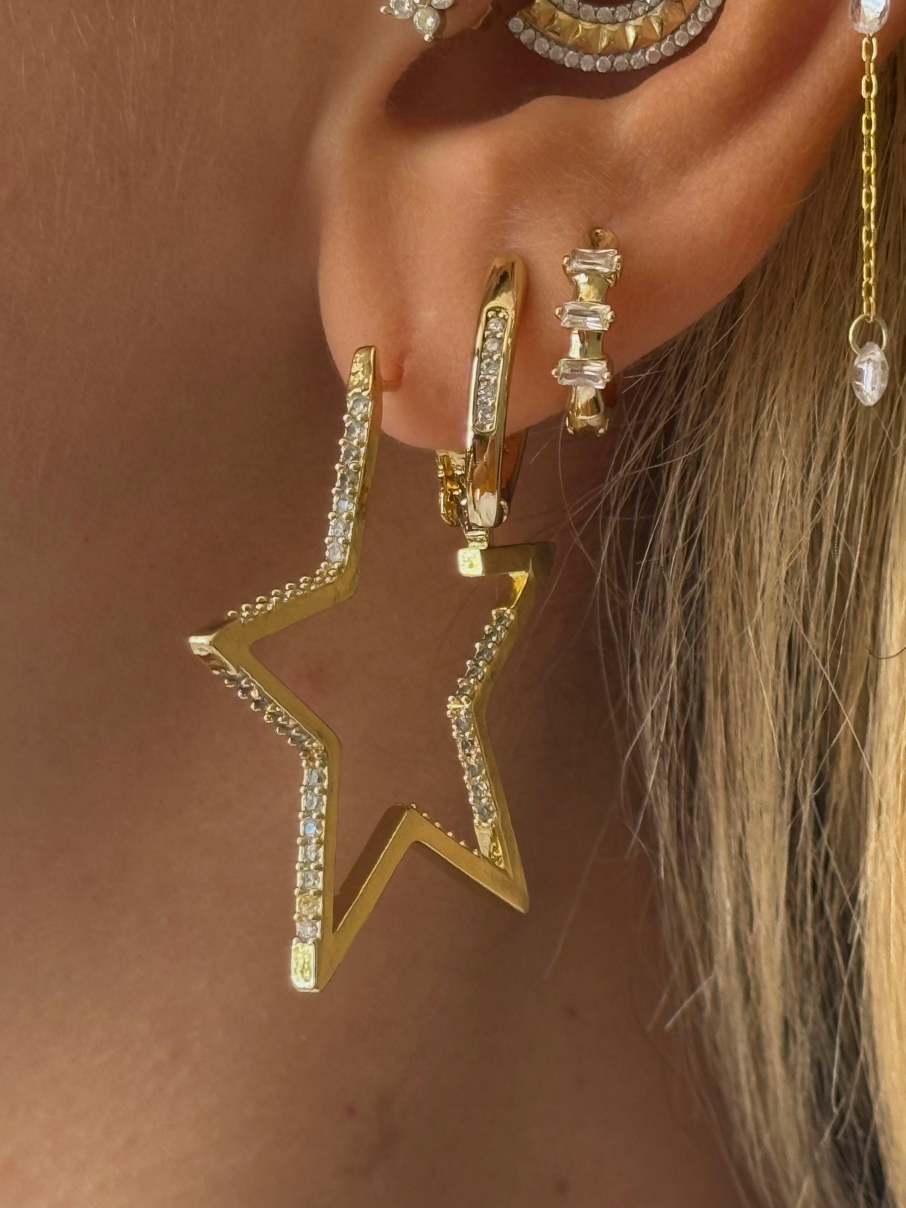 Gold Rengi Zirkon Taşlı Yıldız Model Kadın Küpe