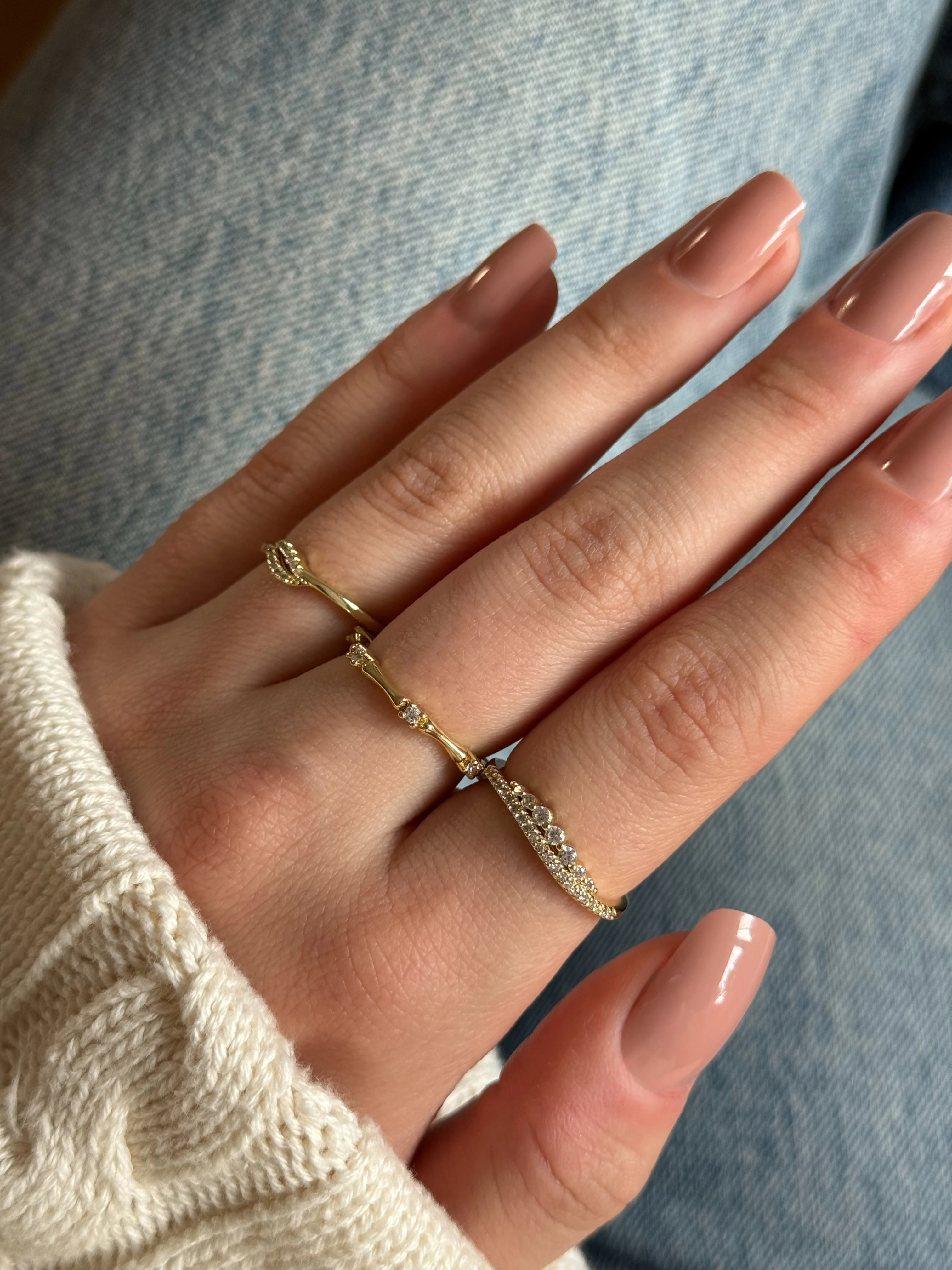 İki Sıra Büyük Ve Küçük Taşlı Kadın Yüzük