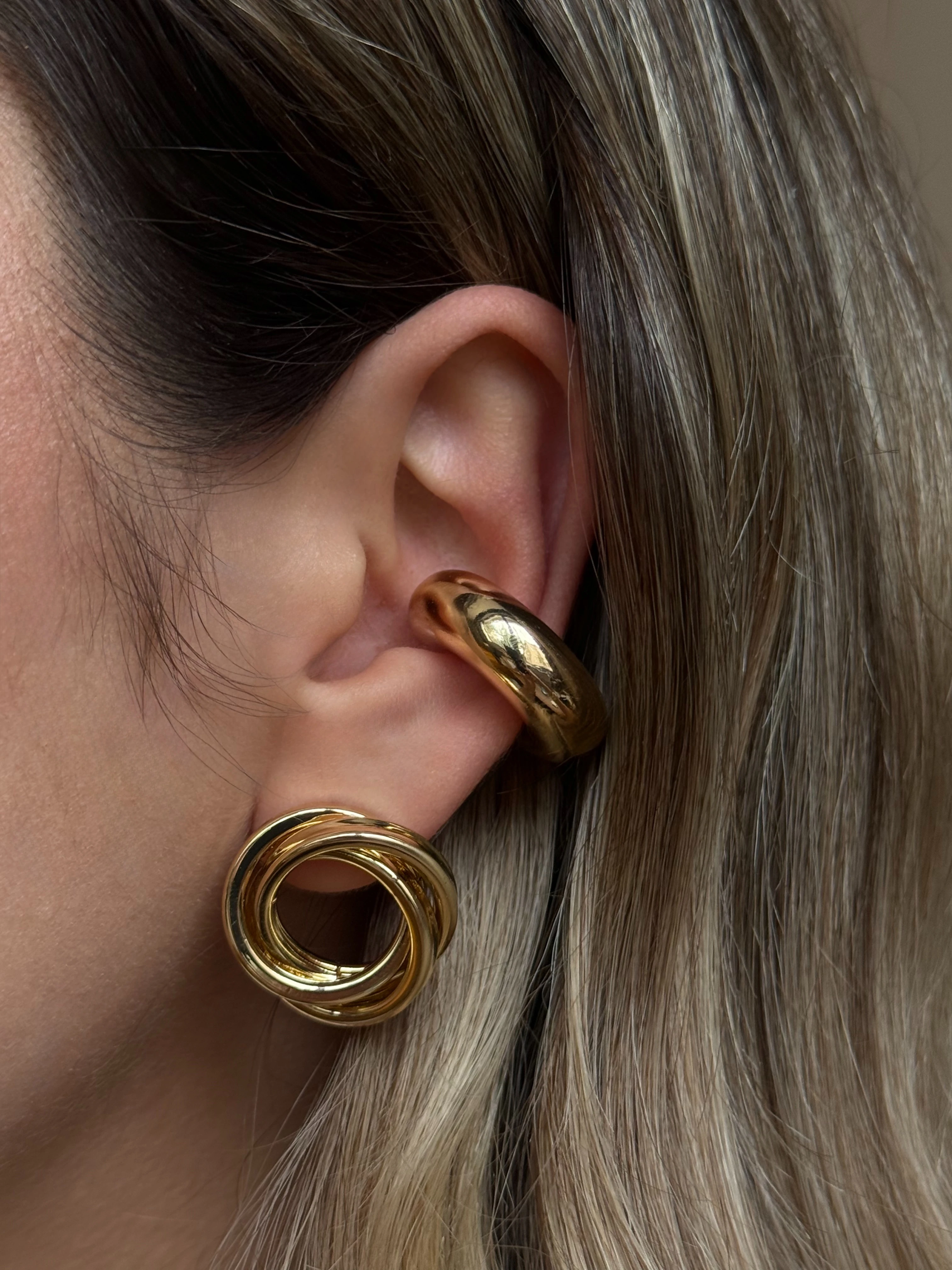 Büyük İnce Sarmal Model Kadın Küpe