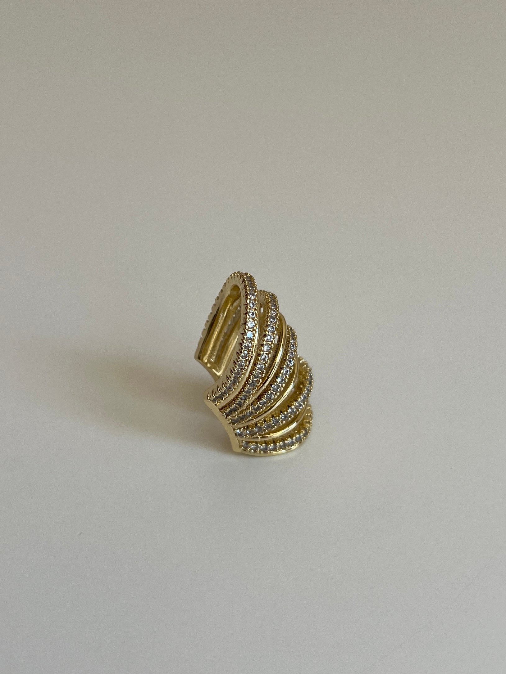 Gold Rengi Zirkon Taşlı Sıralı Halka Model Kadın Kıkırdak Küpe