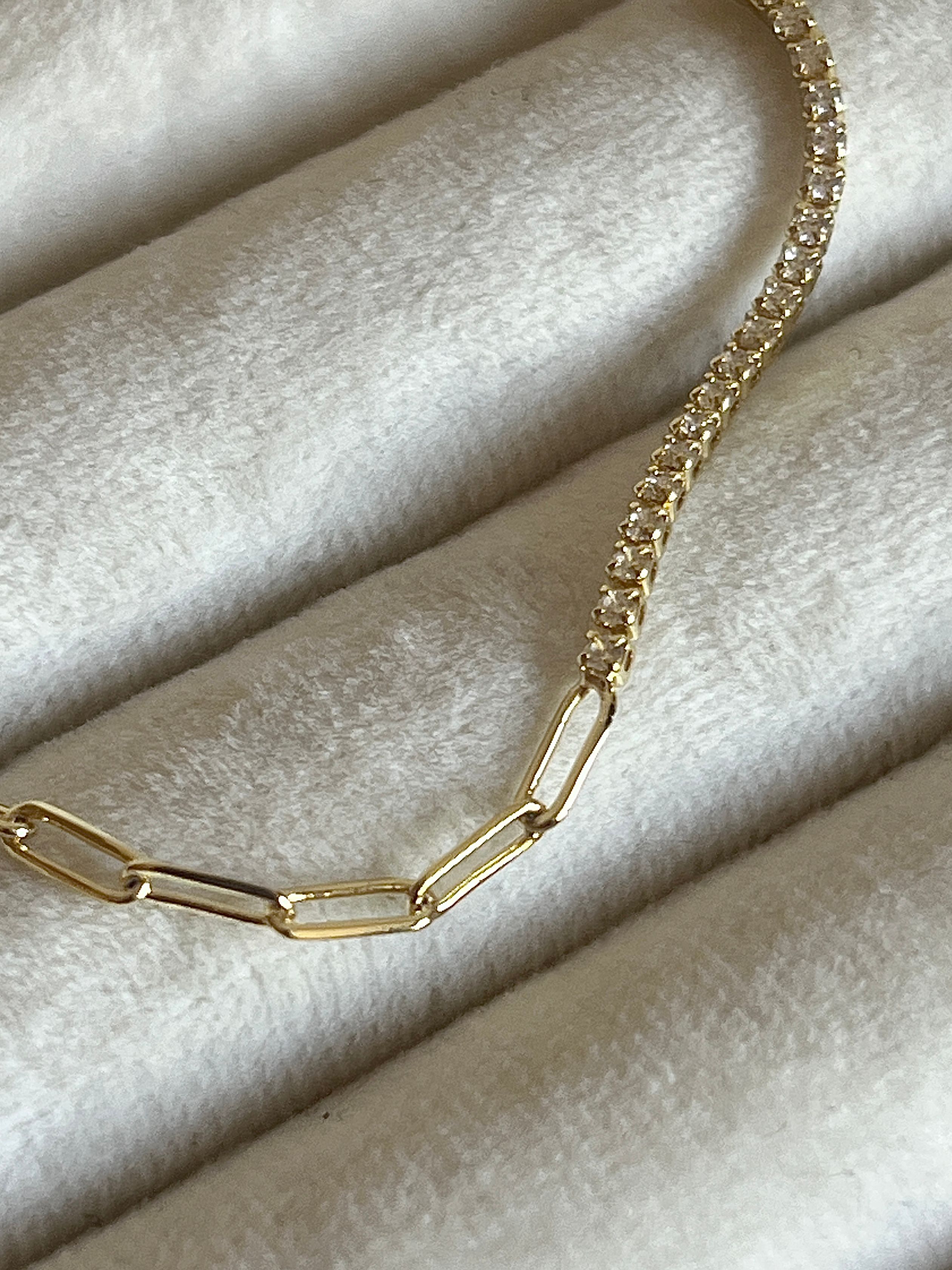 Gold Rengi Zirkon Taşlı Ve Zincir Model Kadın Bileklik