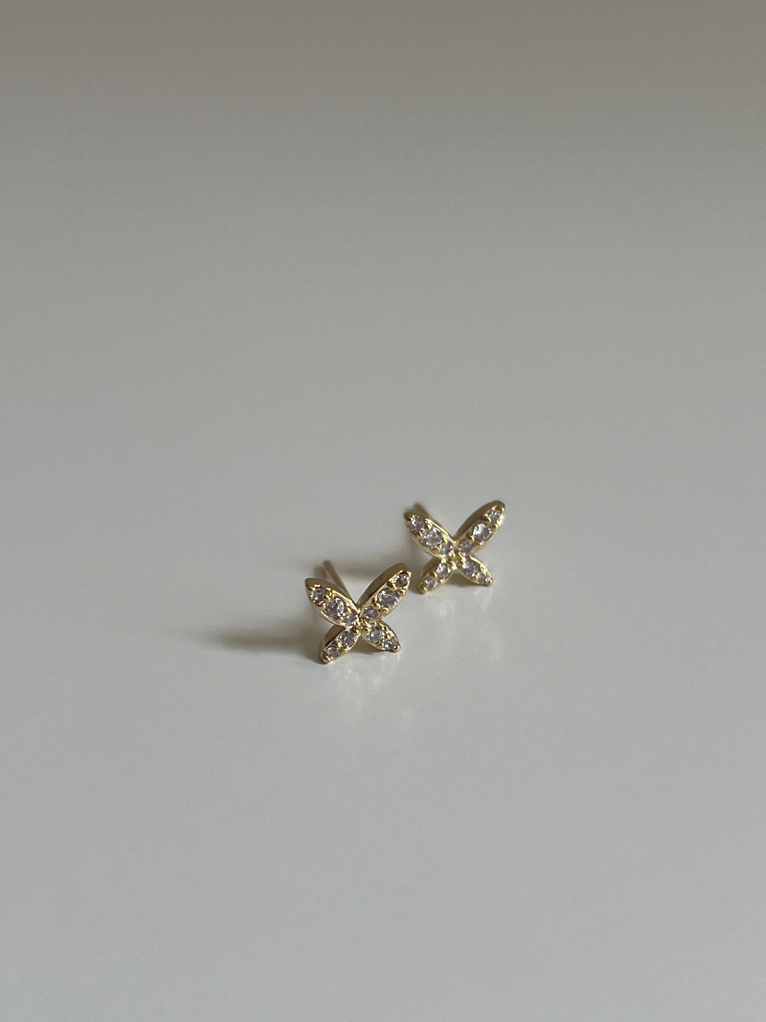 Gold Rengi Zirkon Taşlı Kelebek Model Kadın Minimal Küpe