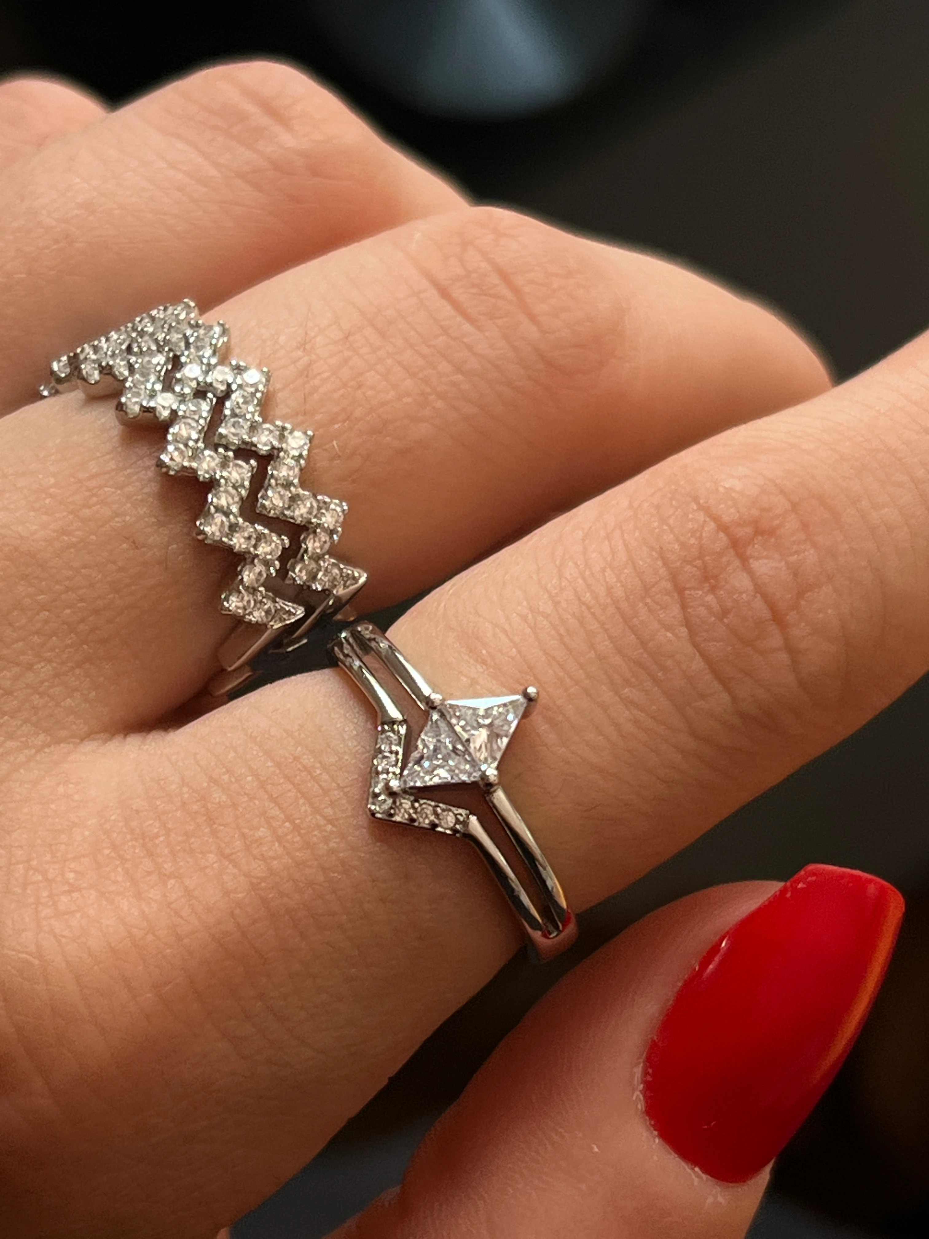 Üçgen Zirkon Taşlı Model Kadın Yüzük