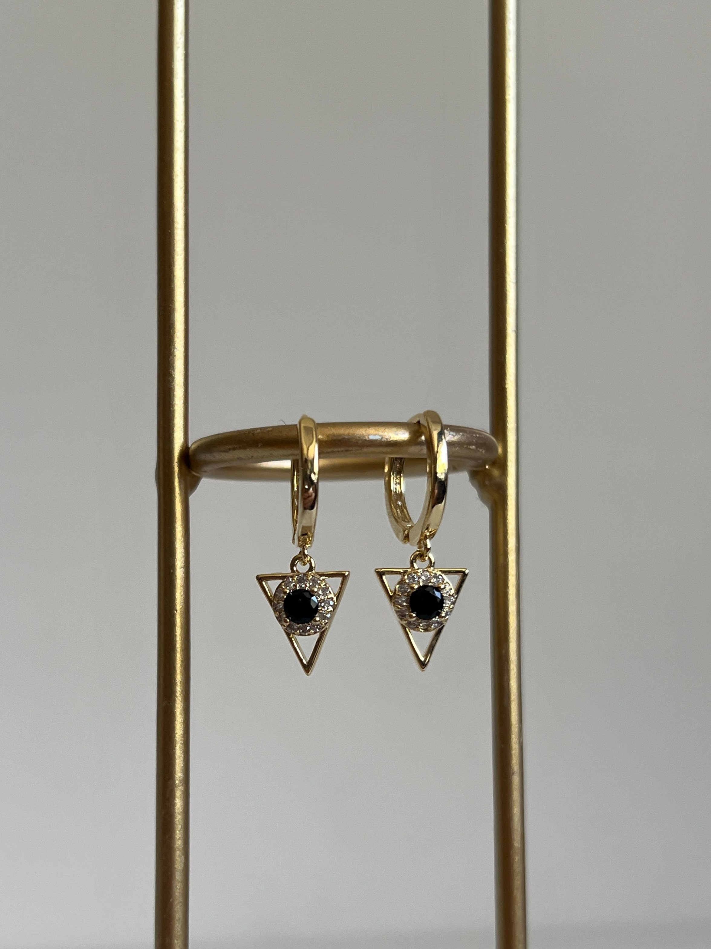 Gold Rengi Zirkon Taşlı Üçgen Sallantılı Kadın Küpe