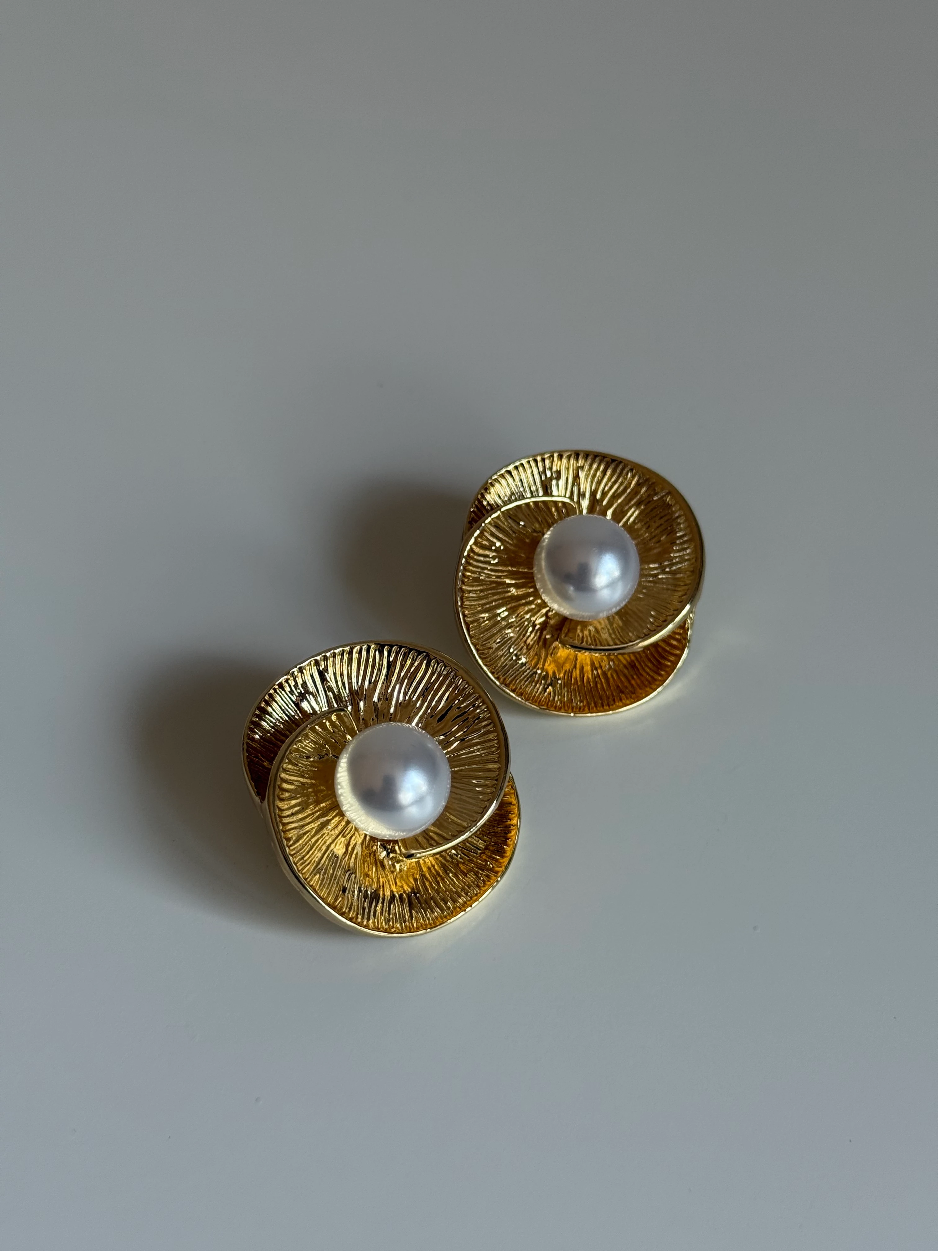 Gold Rengi İnci Detaylı Kadın Küpe