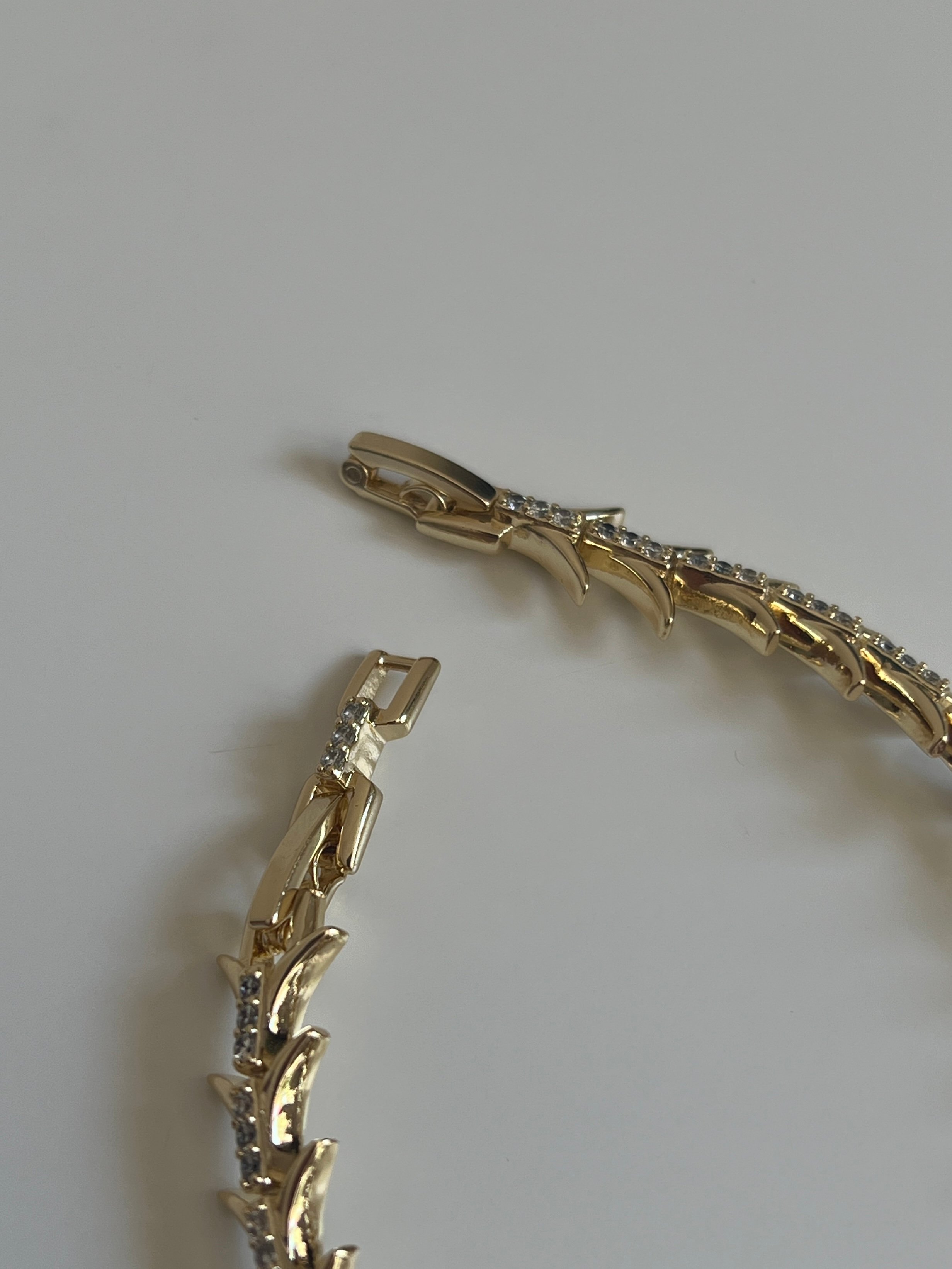 Gold Rengi Zirkon Taşlı Kadın Bileklik