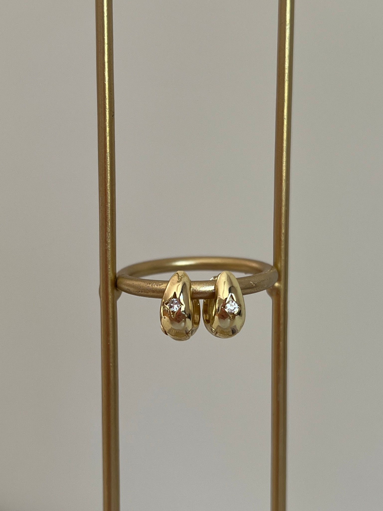 Gold Rengi Zirkon Taş Detaylı Kadın Minimal Halka Küpe