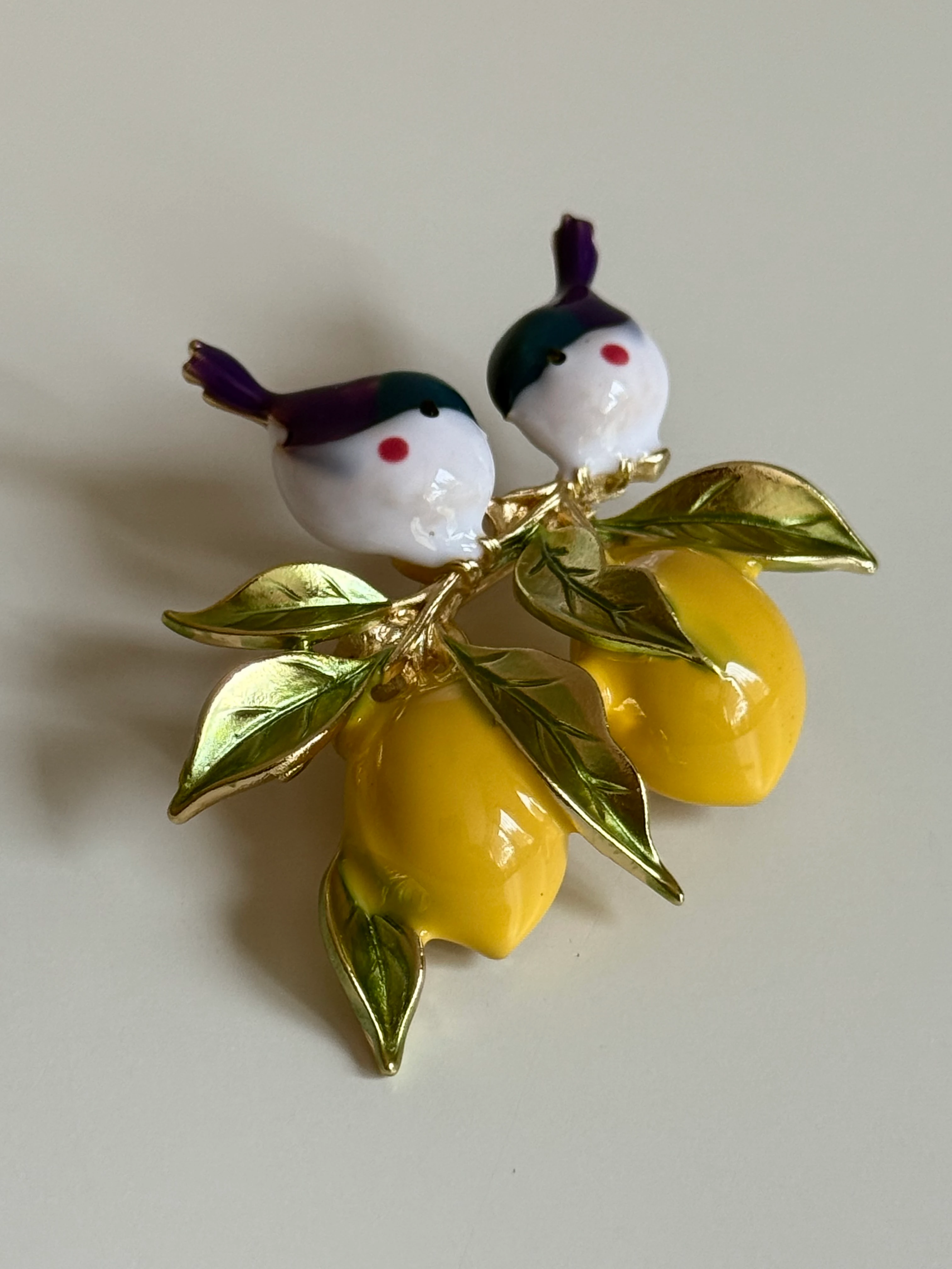 Kuş Figürlü Limon Broş