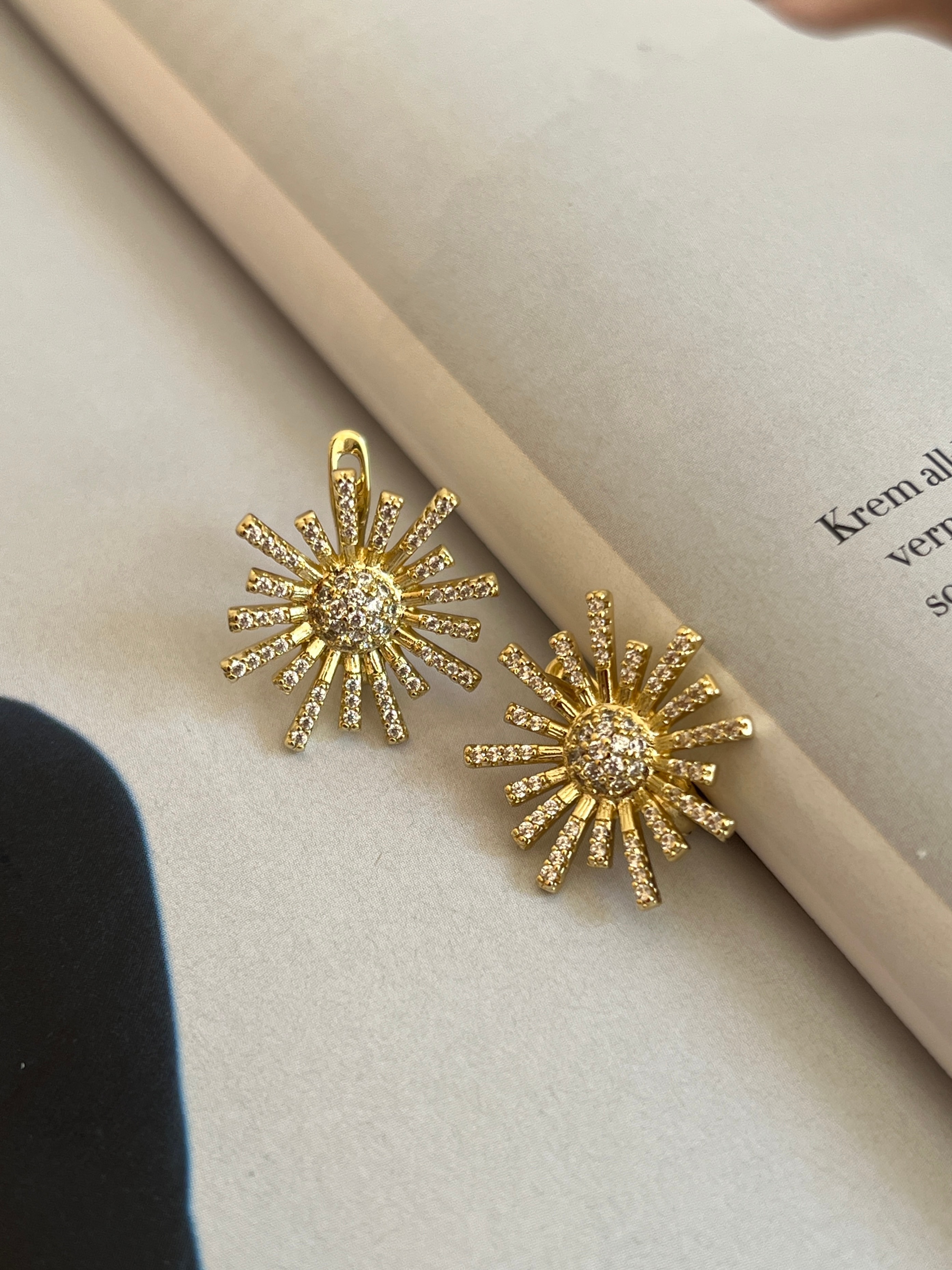 Gold Rengi Zirkon Taşlı Güneş Model 