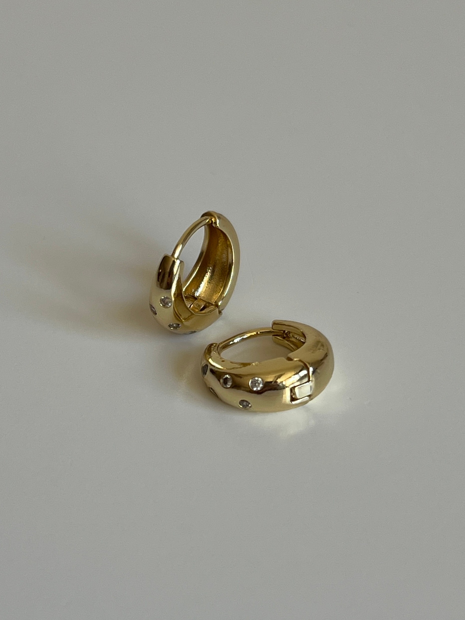 Gold Rengi Zirkon Taş Noktalı Xupıng Kadın Küpe