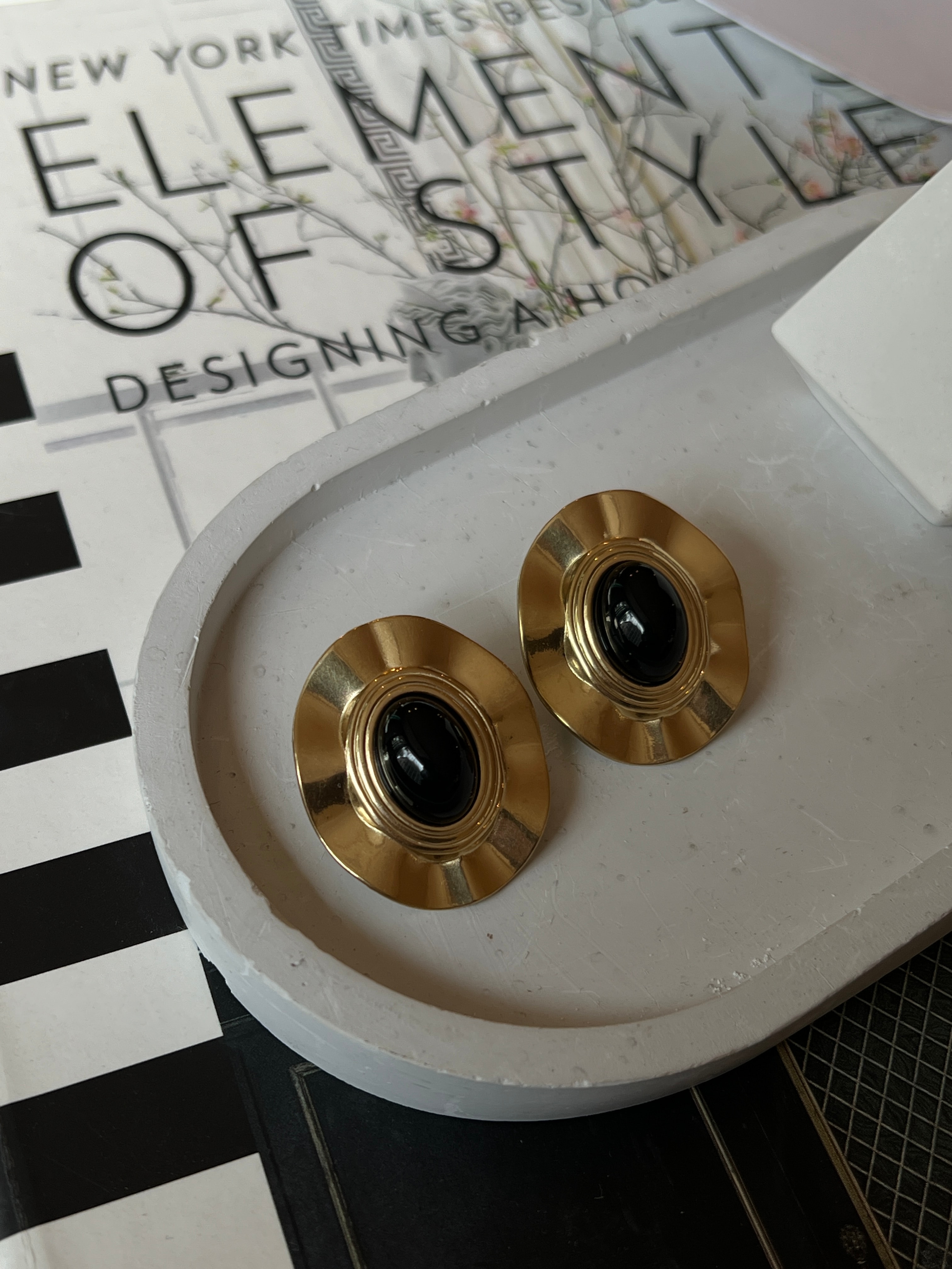 Renkli Yuvarlak Taşlı Kadın Küpe