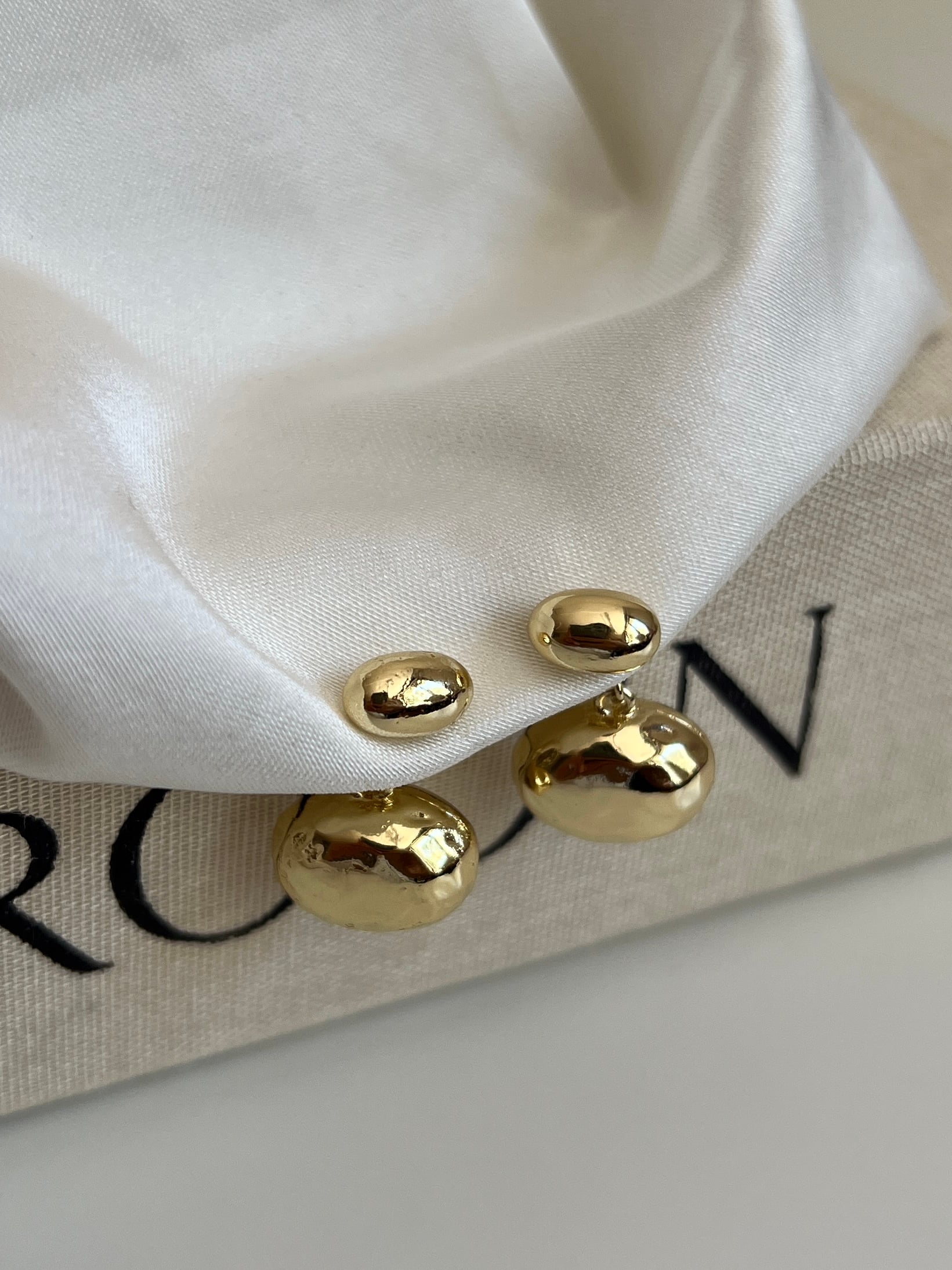 Gold Rengi Oval Model Kadın Küpe