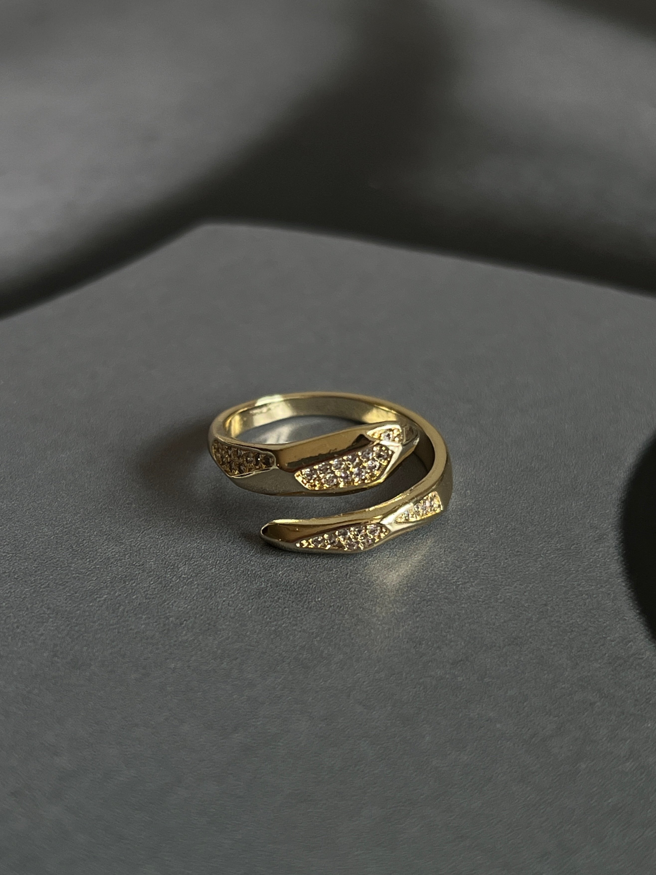 Gold Rengi Zirkon Taş Detaylı Yılan Model Kadın Yüzük