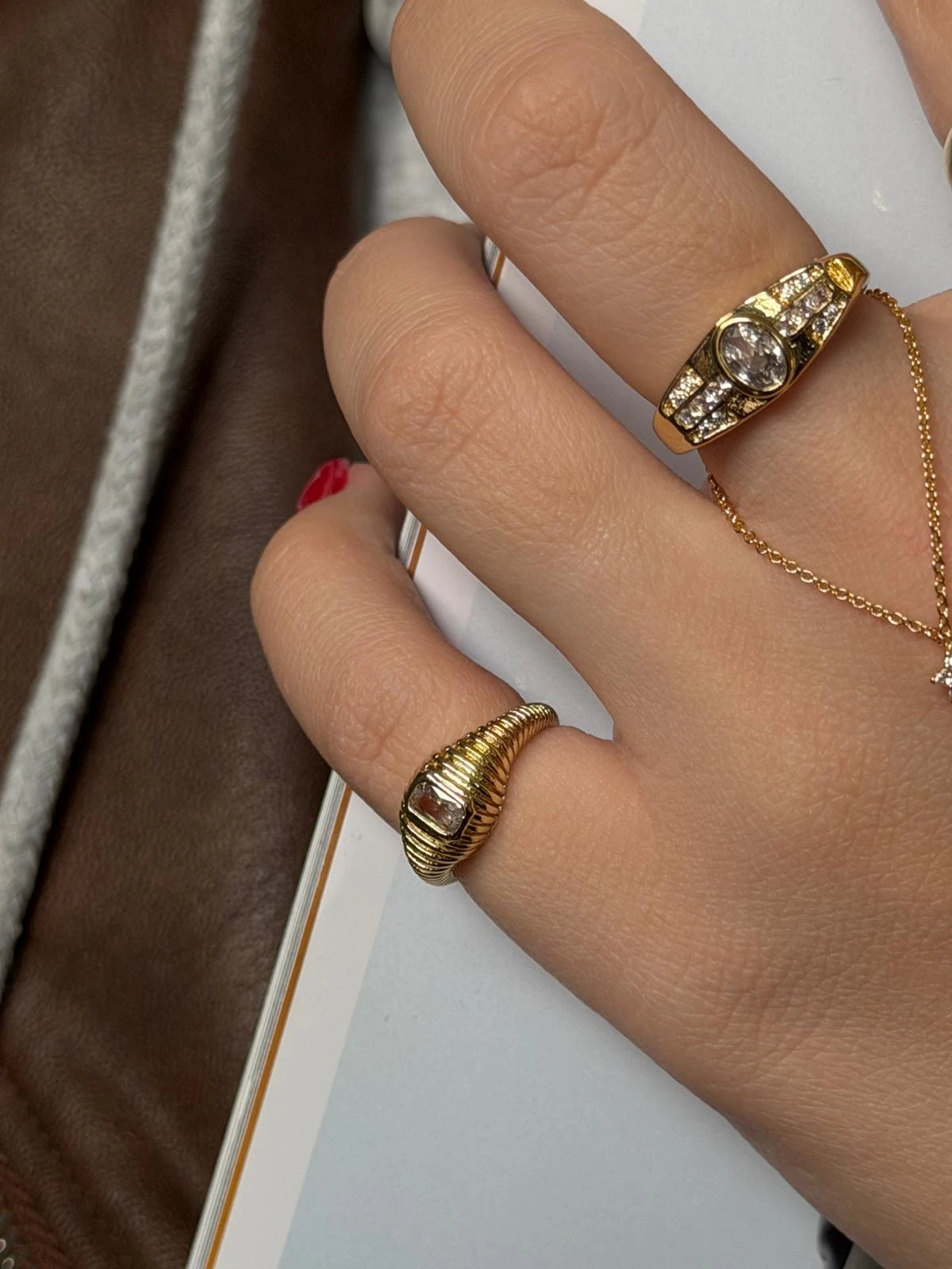 Gold Rengi Dikdörtgen Taşlı Çizgi Desen Kadın Serçe Parmak Yüzük