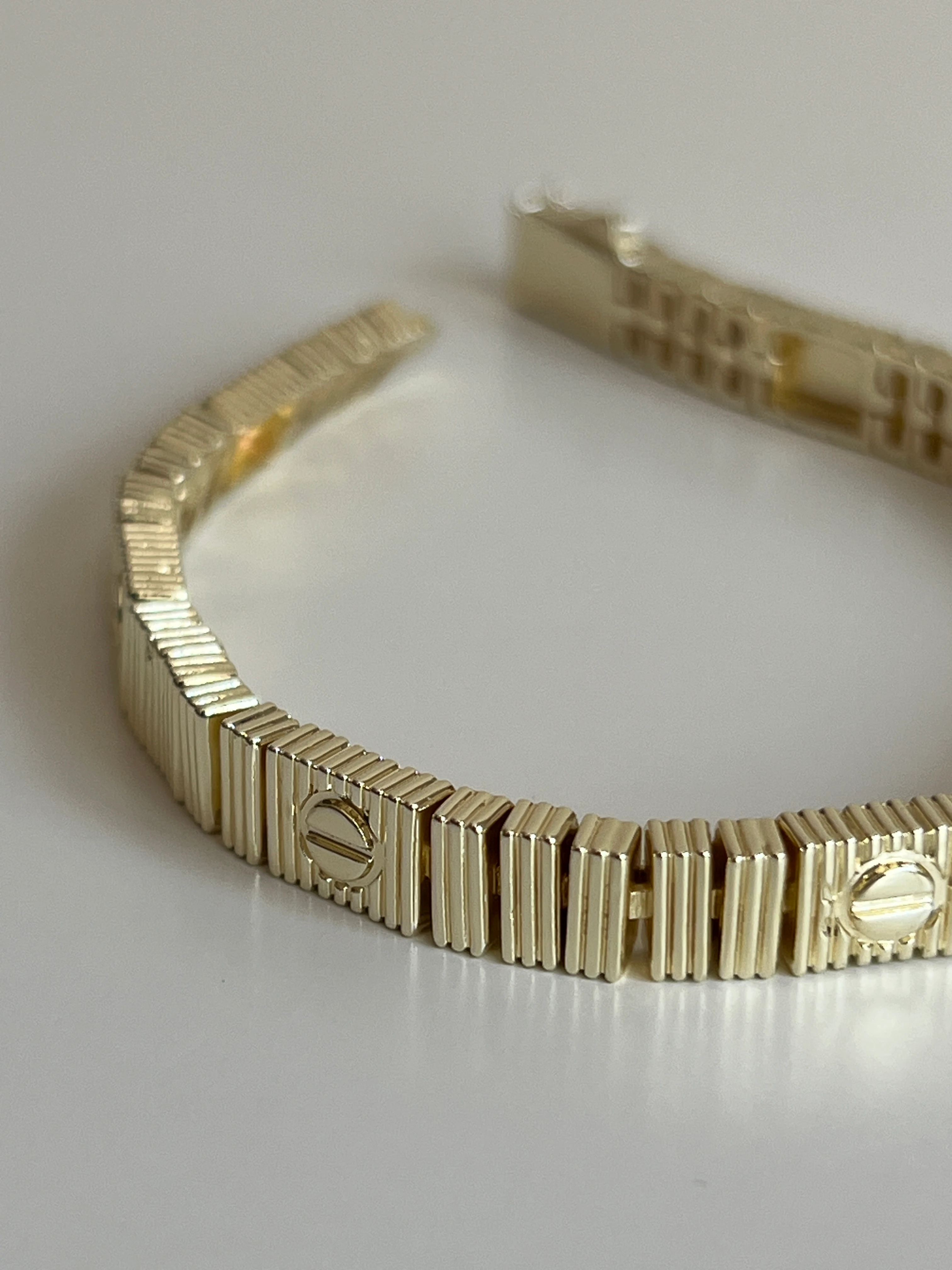 Çizgi Detaylı Kadın Bileklik