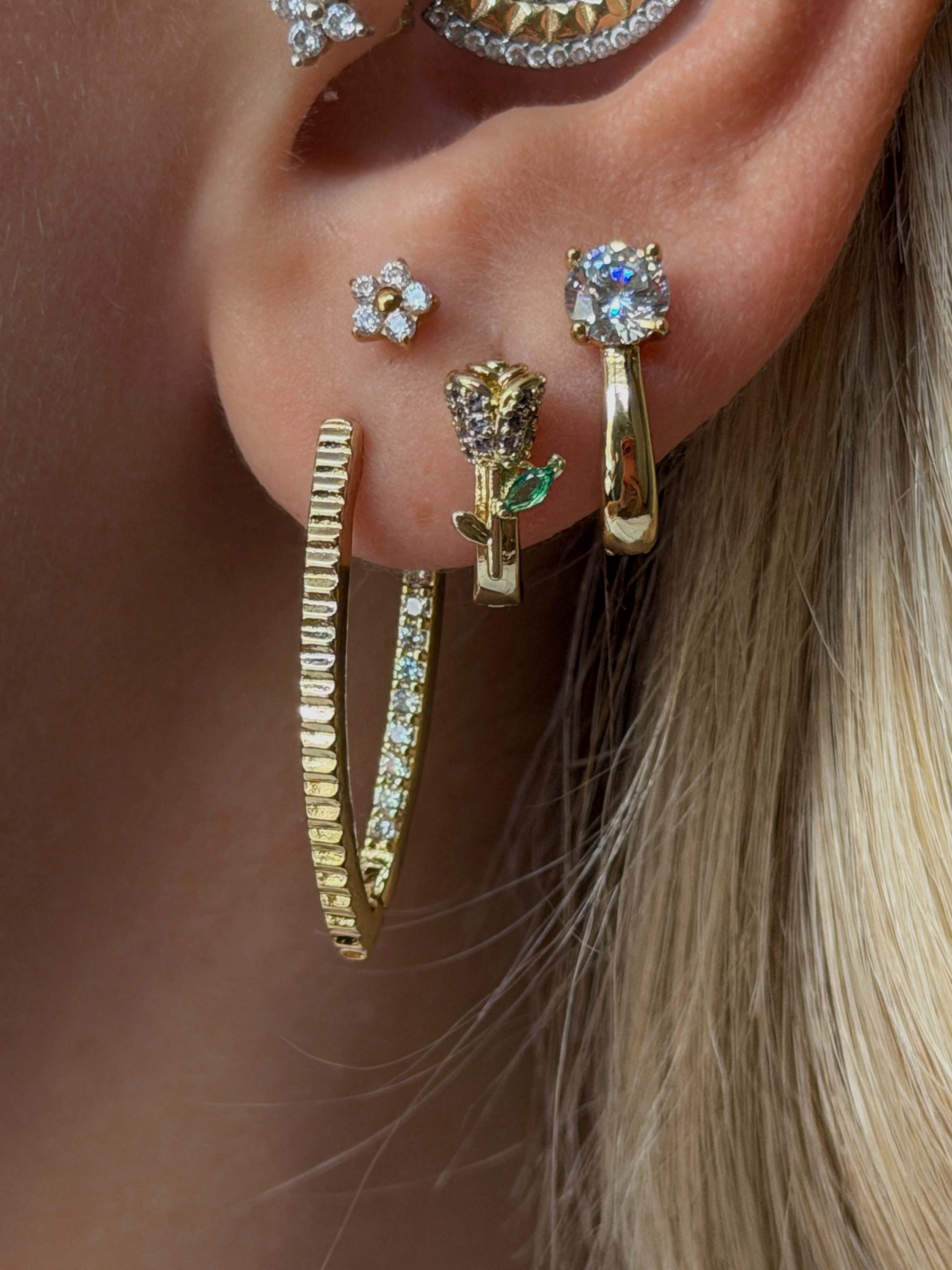 Gold Rengi Zirkon Taş Detaylı Tırtık Desenli Kadın Xupıng Küpe