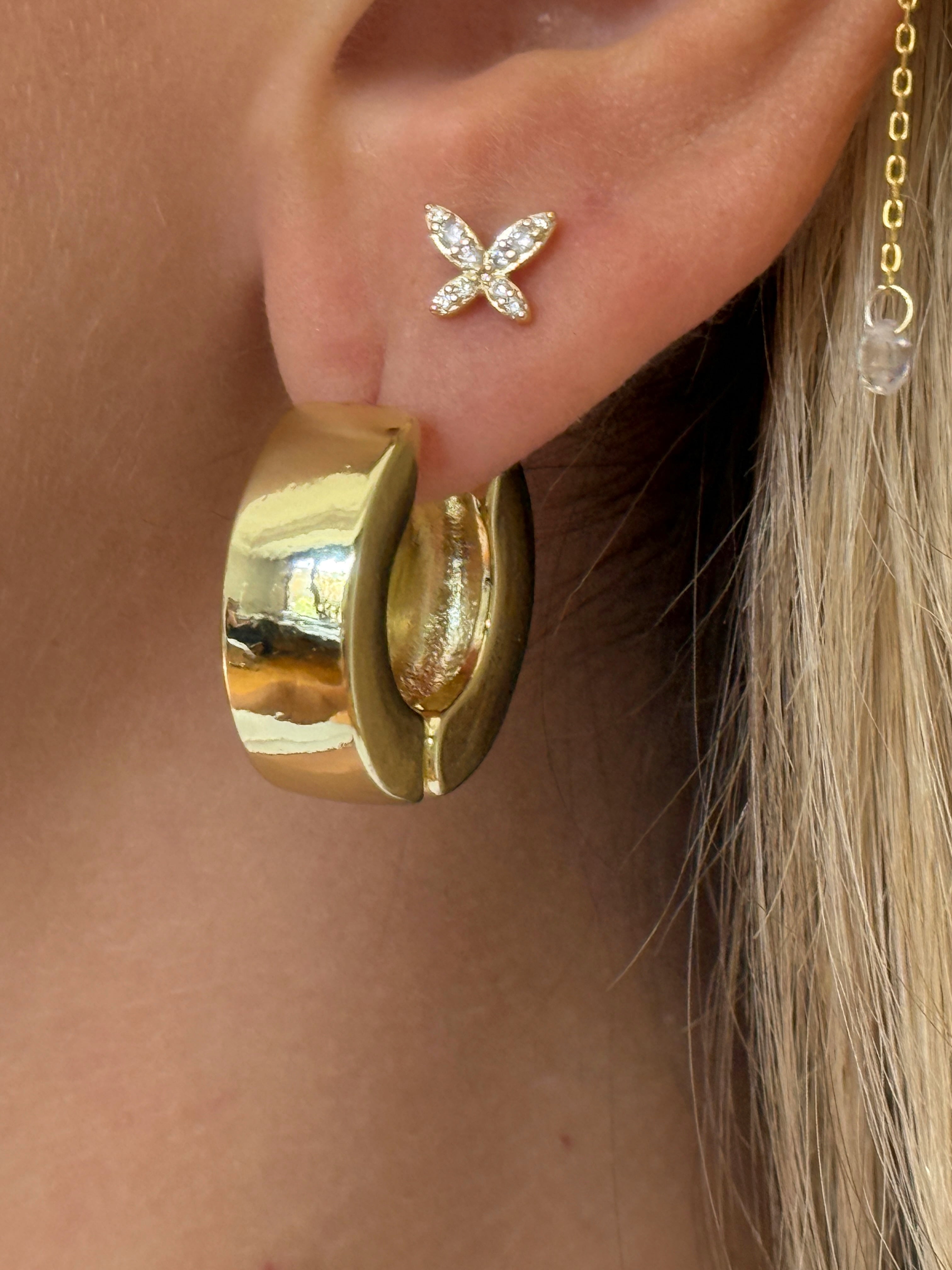 Gold Rengi Zirkon Taşlı Kelebek Model Kadın Minimal Küpe