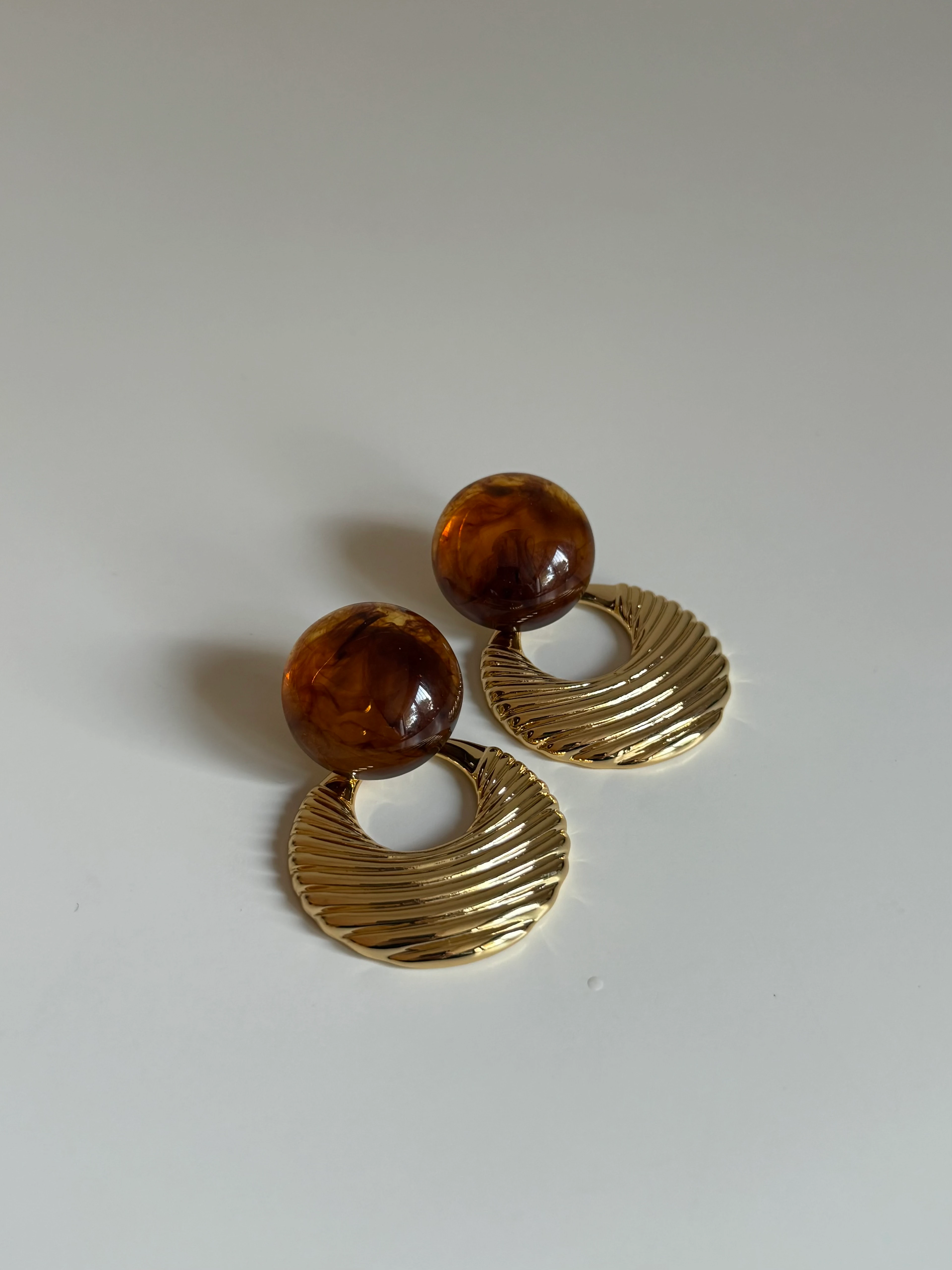 Gold Rengi Renkli Taşlı Kadın Küpe