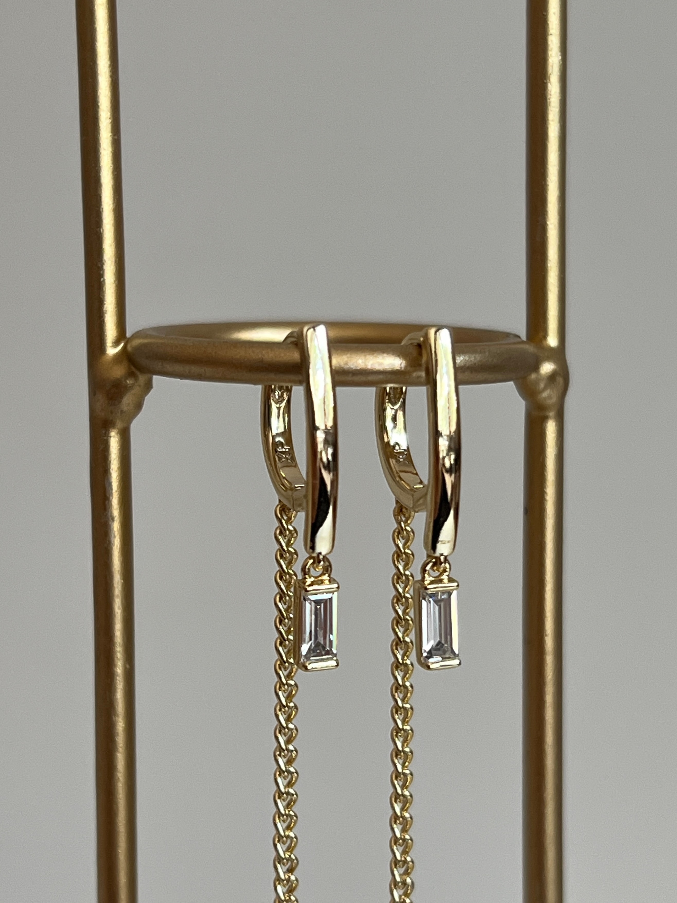 Gold Rengi Dikdörtgen Taş Detaylı Sallantılı Xupıng Kadın Küpe