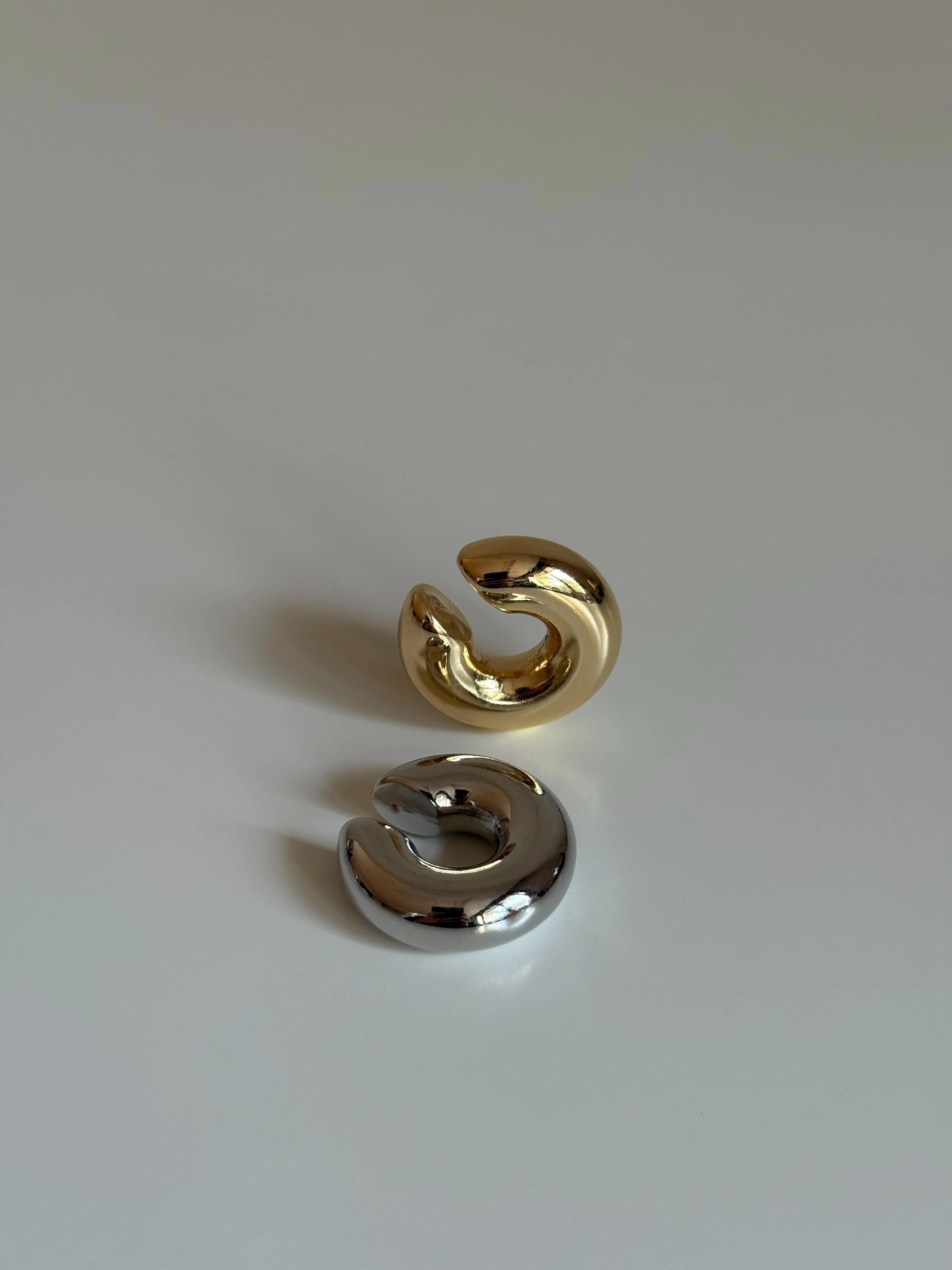 Büyük Halka Model Kadın Kıkırdak Küpe