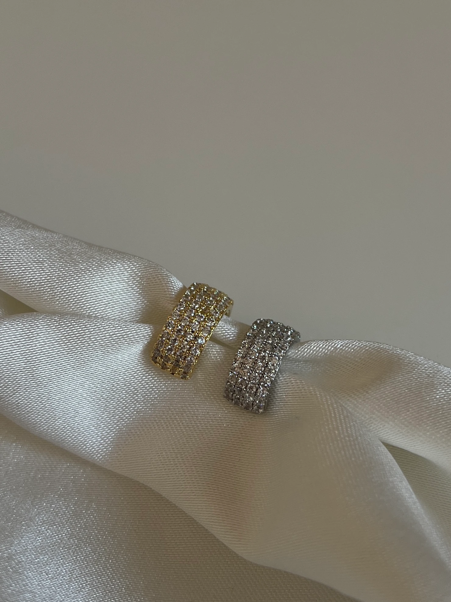 Dört Sıra Zirkon Taşlı Kadın Kıkırdak Küpe