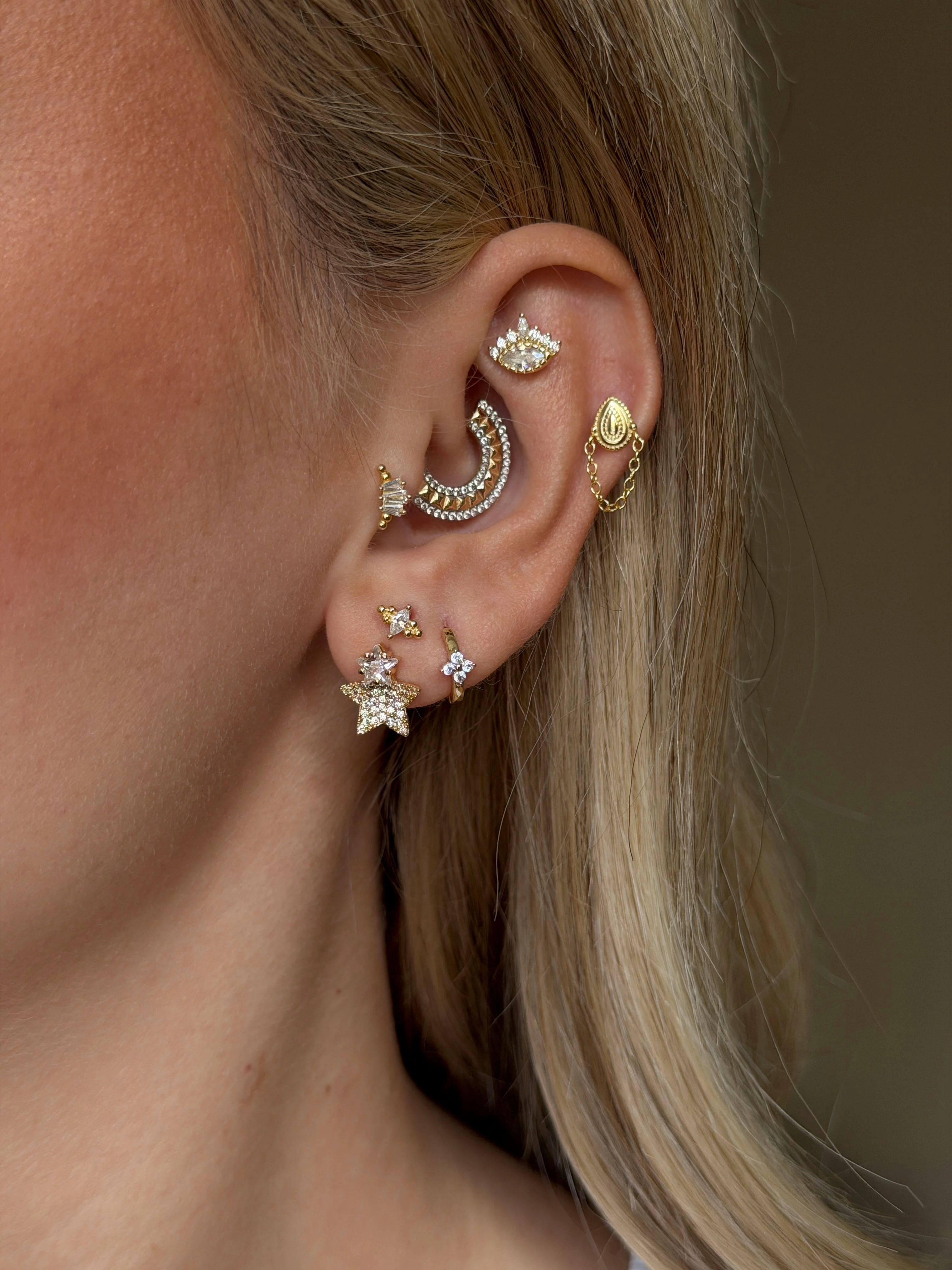 Yıldız Model Minimal Kadın Küpe