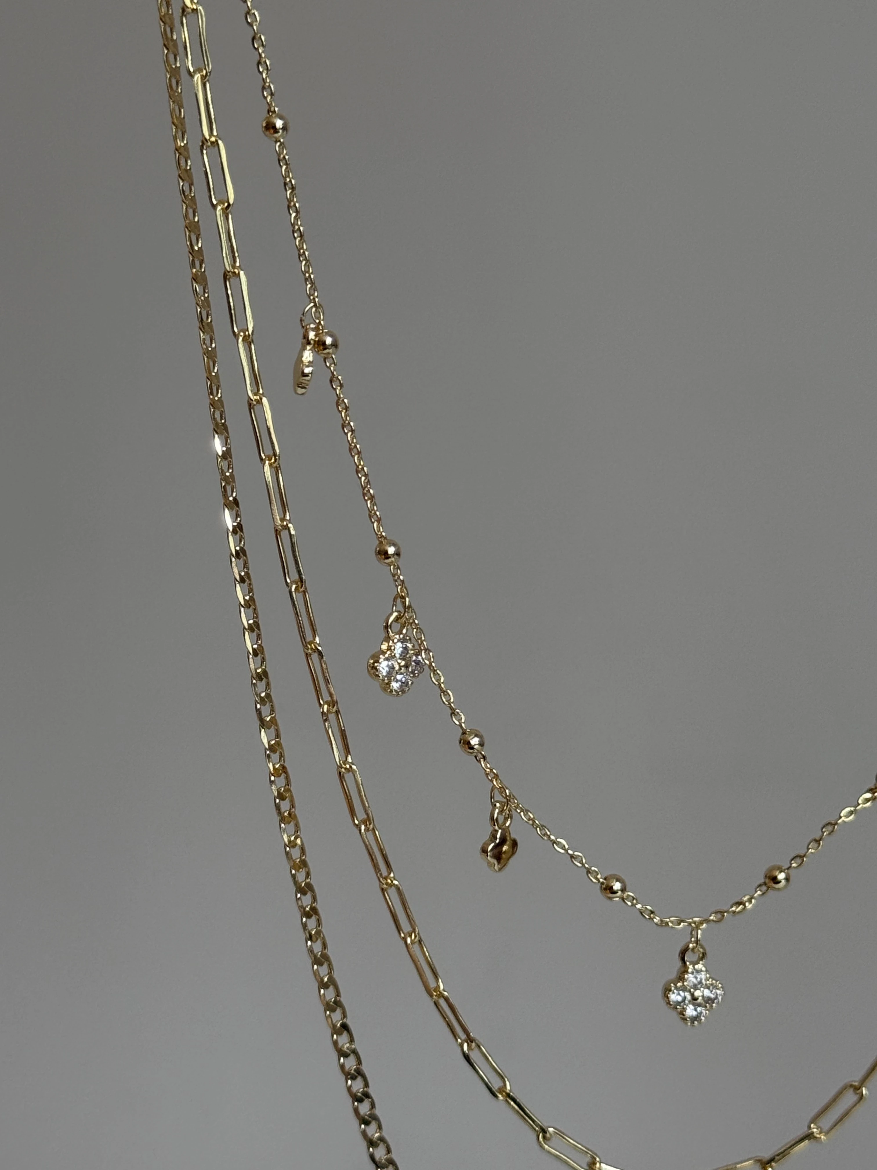 Gold Rengi Üç Sıra Yonca Model Kadın Kolye