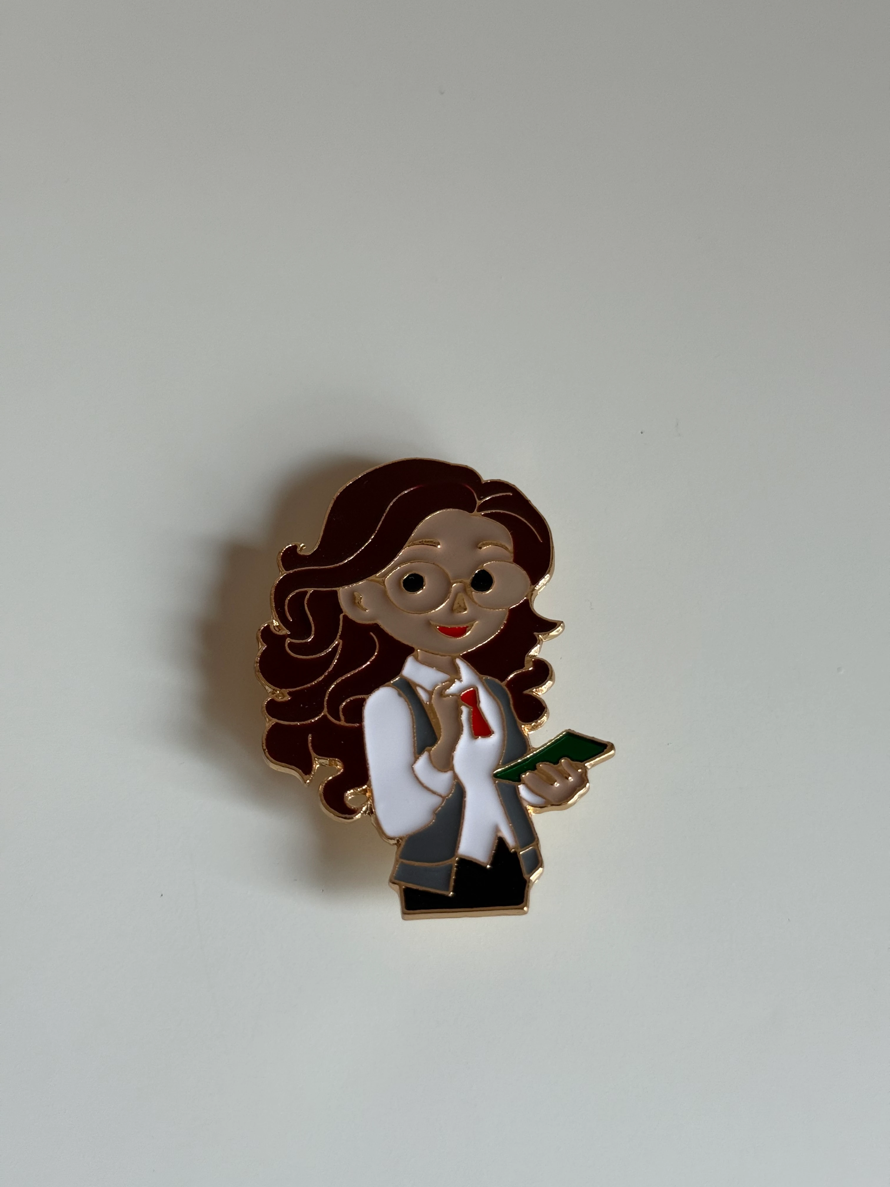 Kahverengi Saçlı Kadın Figür Broş