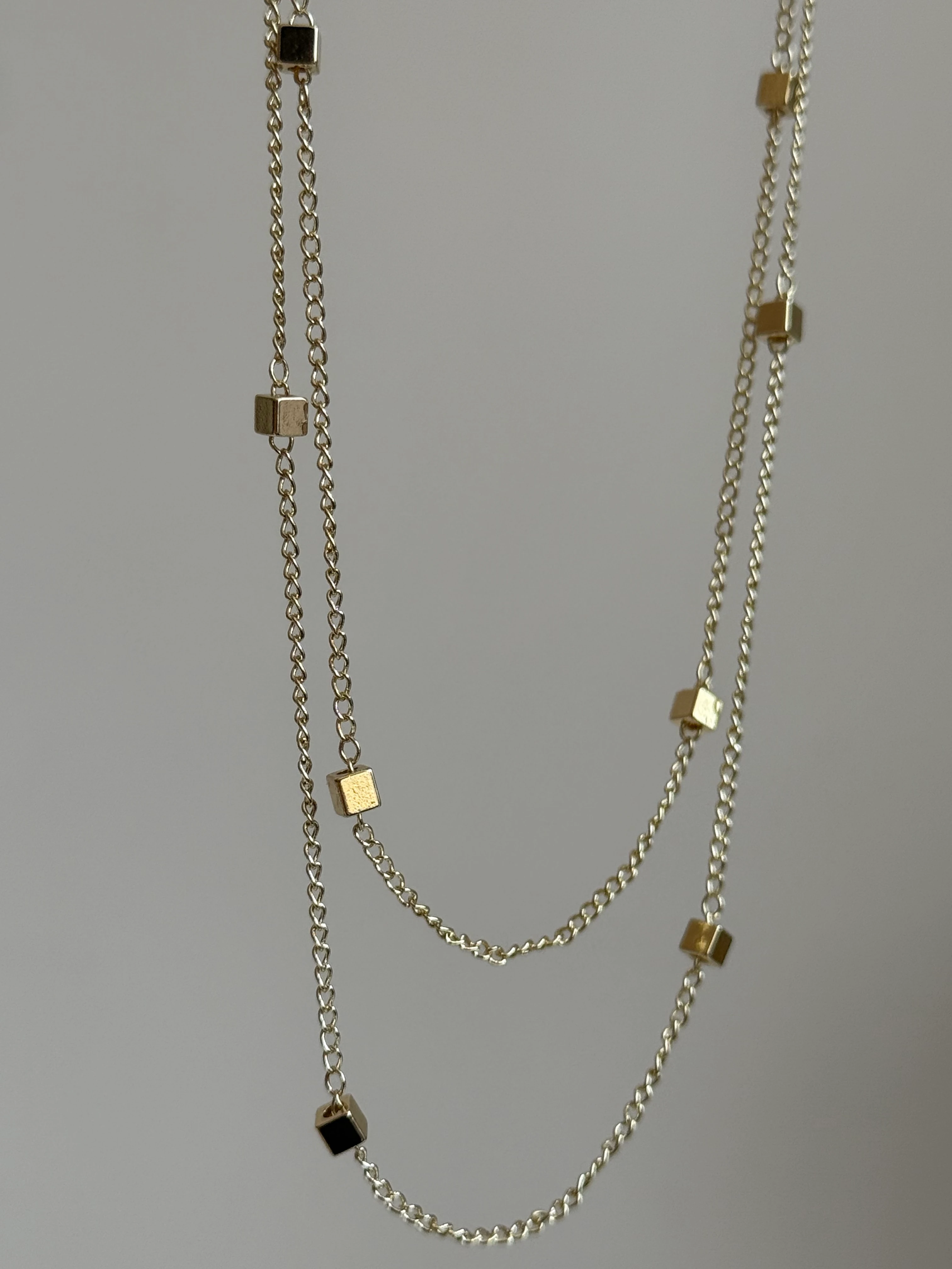 Gold Rengi Küp Detay Uzun Kadın Kolye