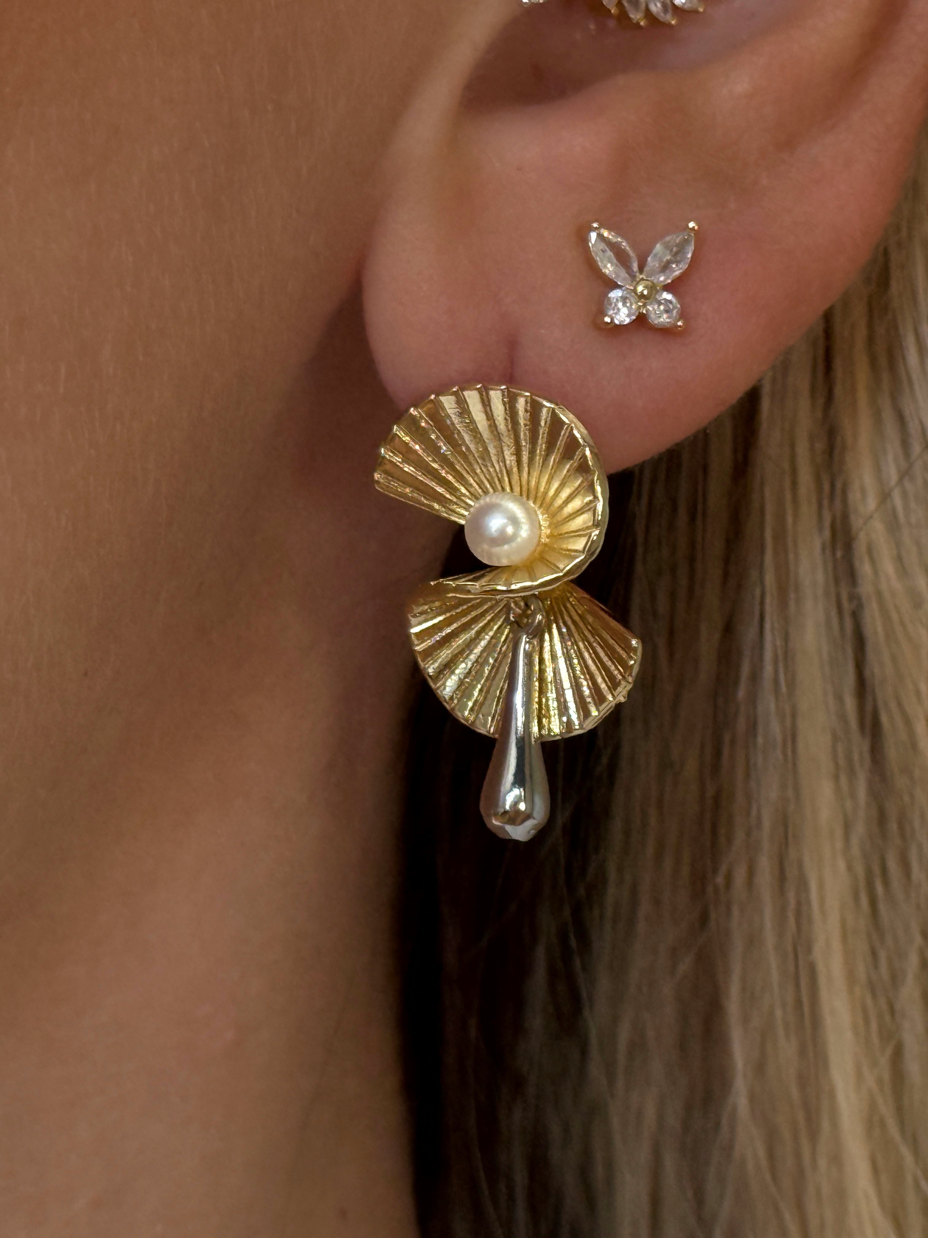 Gold Rengi Zirkon Taşlı Kelebek Model Kadın Minimal Küpe