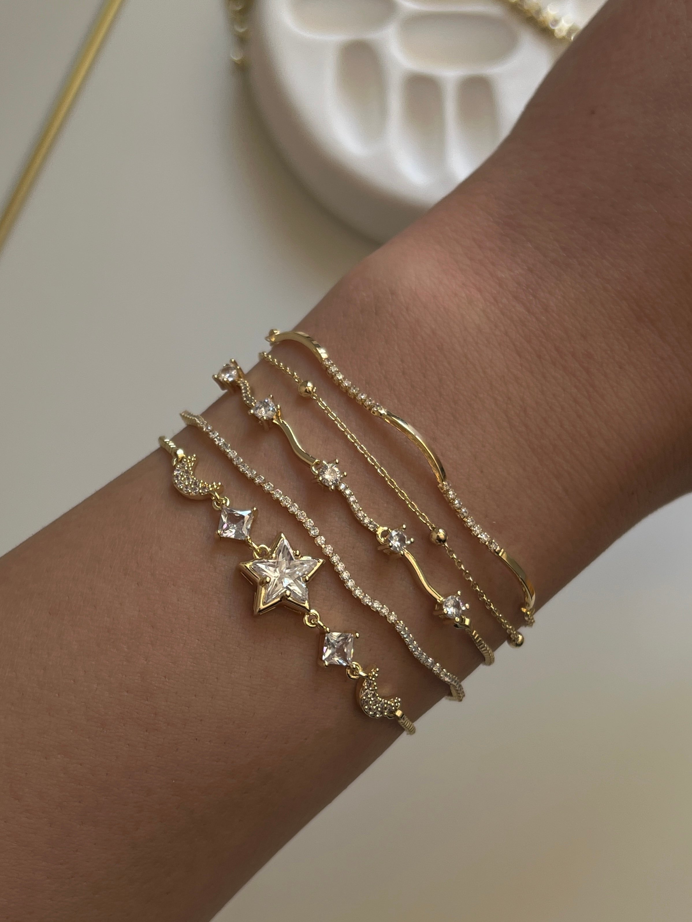 Gold Rengi Zirkon Taşlı Yıldız Model Ay Detaylı Kadın Bileklik