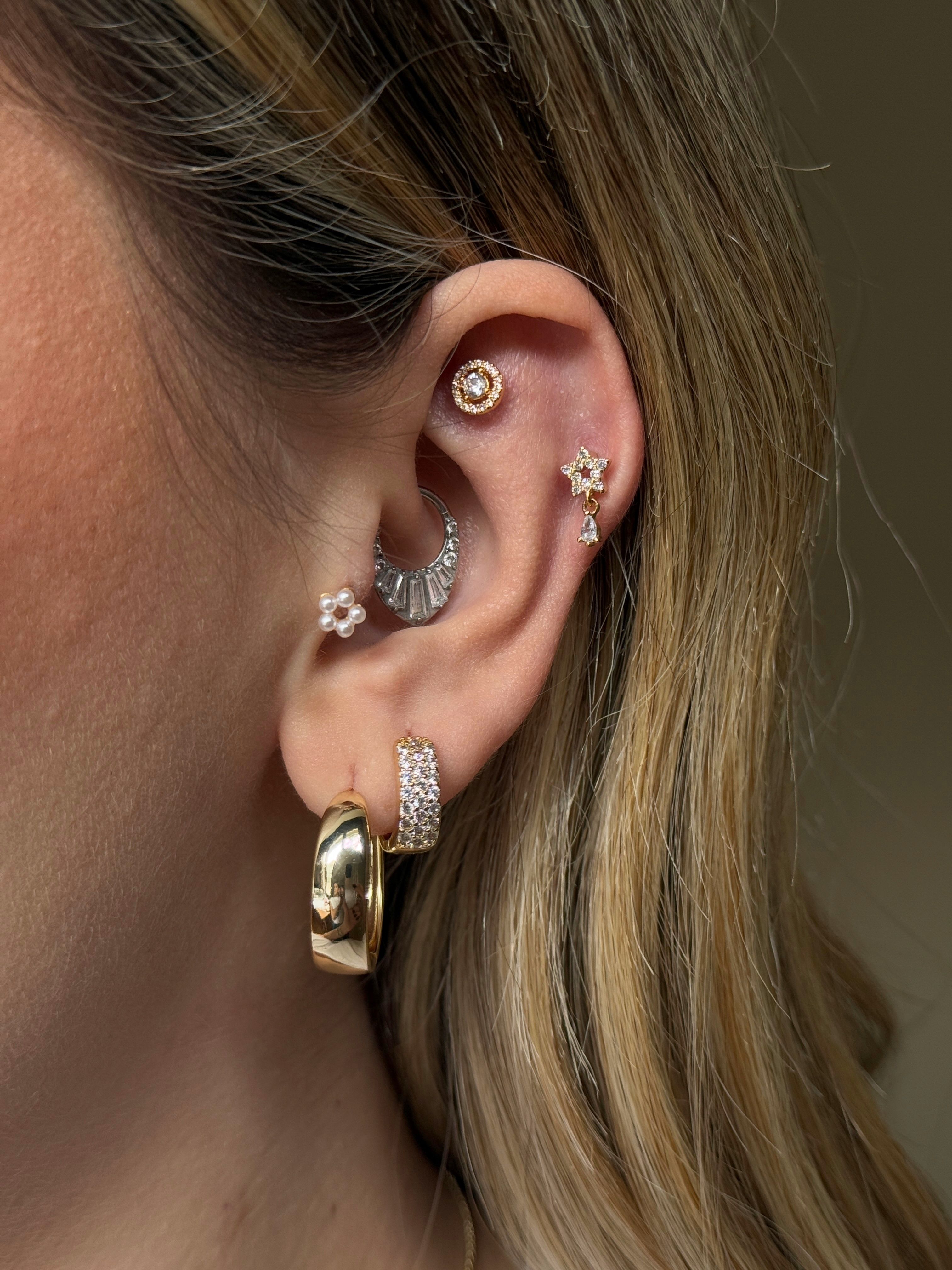 Damla Taş Sallantılı Gold Rengi Yıldız Piercing